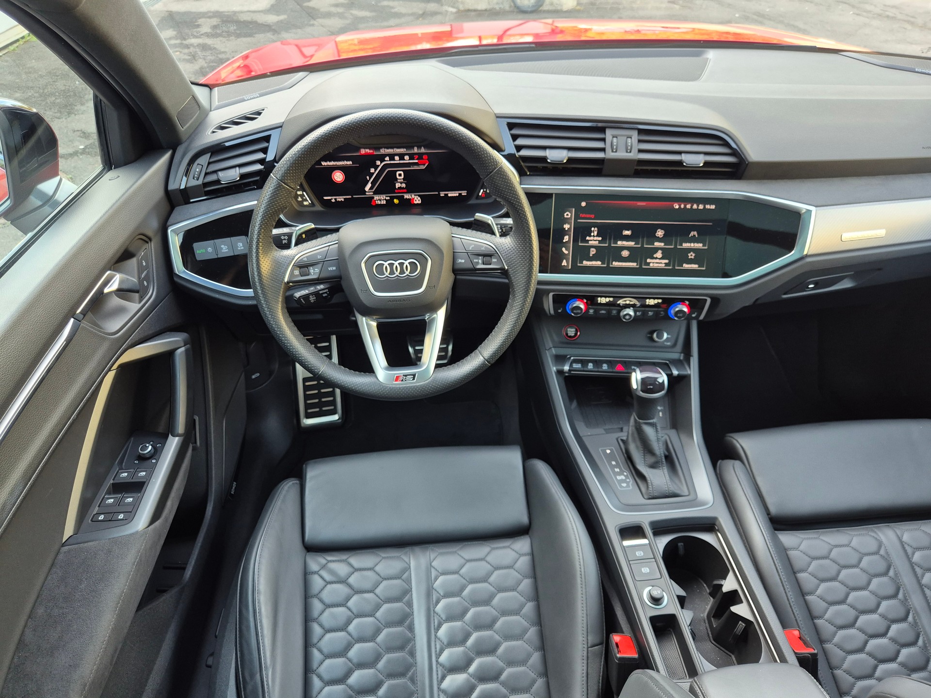 AUDI RS Q3 2.5 TFSI quattro S tronic-image-13