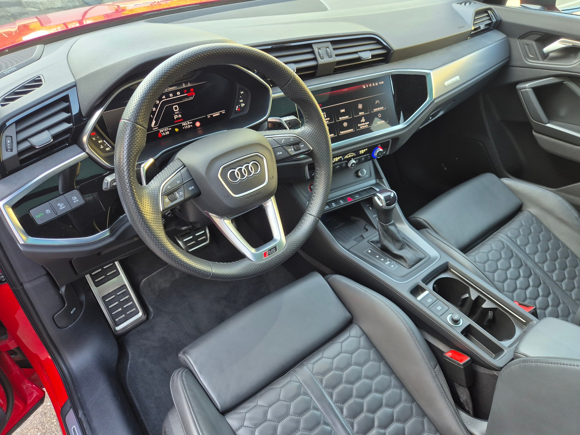 AUDI RS Q3 2.5 TFSI quattro S tronic-image-12