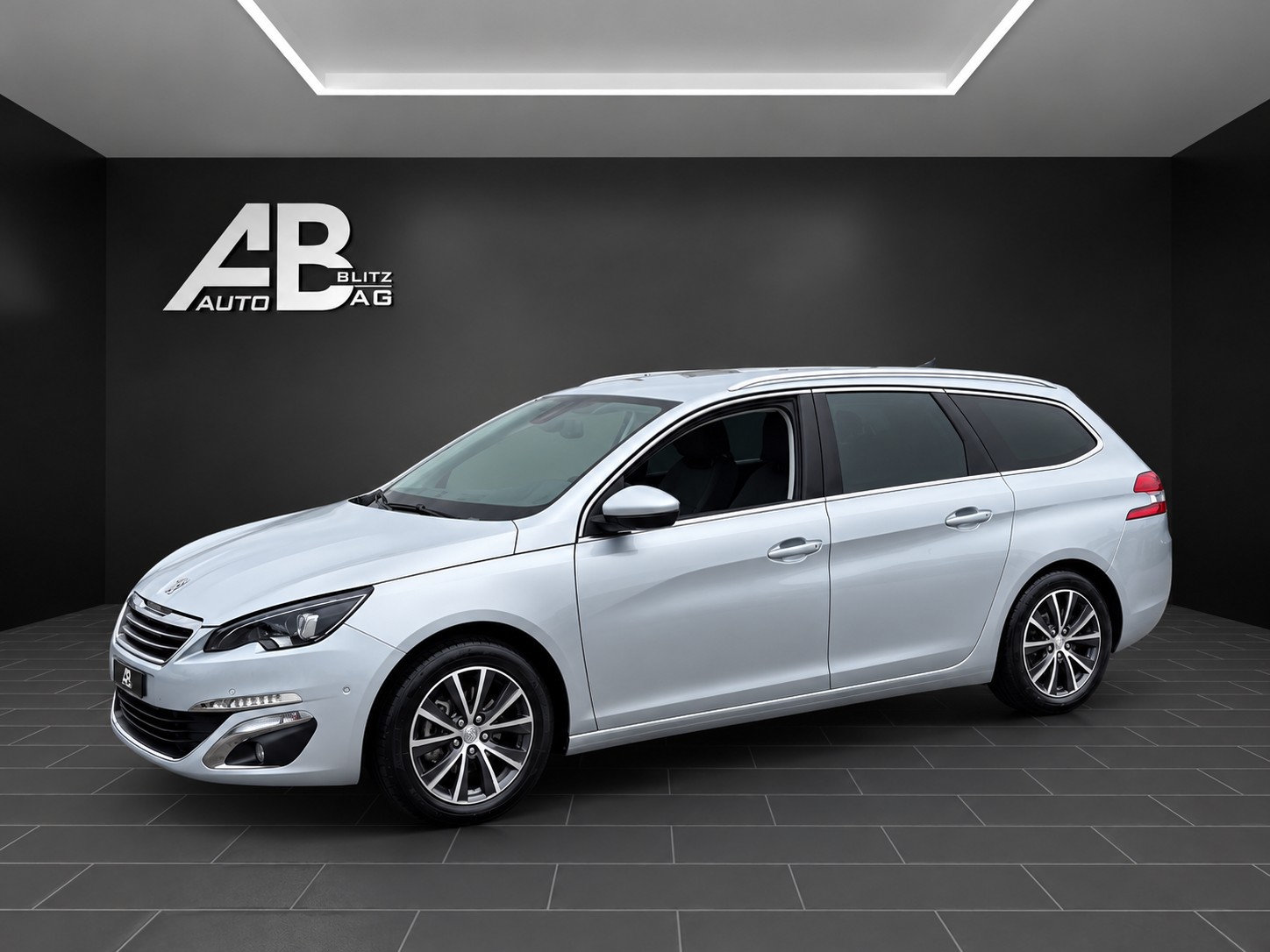PEUGEOT 308 SW 1.2 THP Allure Automatic mit 131 PS-showroom-element-1