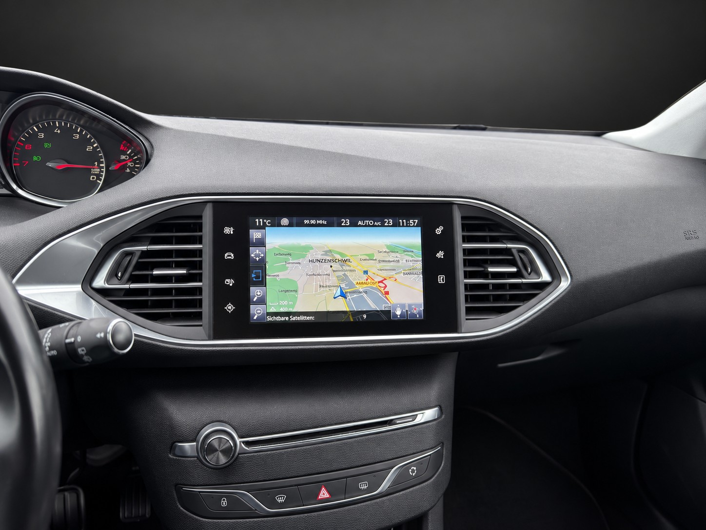 PEUGEOT 308 SW 1.2 THP Allure Automatic mit 131 PS-image-11