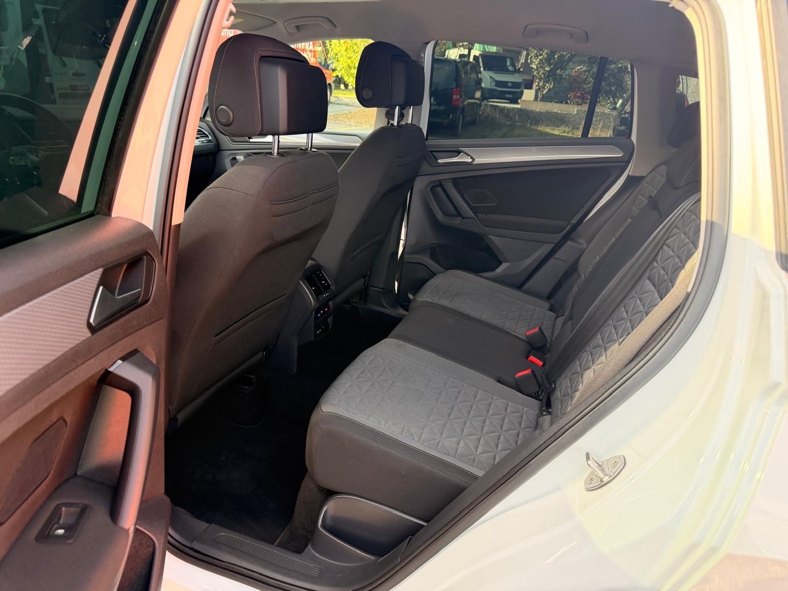 VW Tiguan 2.0 TDI SCR Life 4Motion DSG-image-10