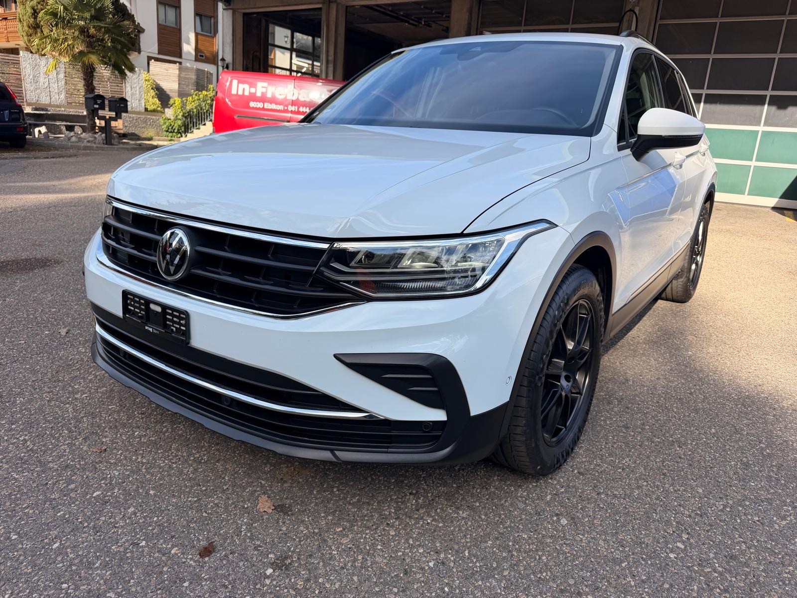 VW Tiguan 2.0 TDI SCR Life 4Motion DSG-image-1