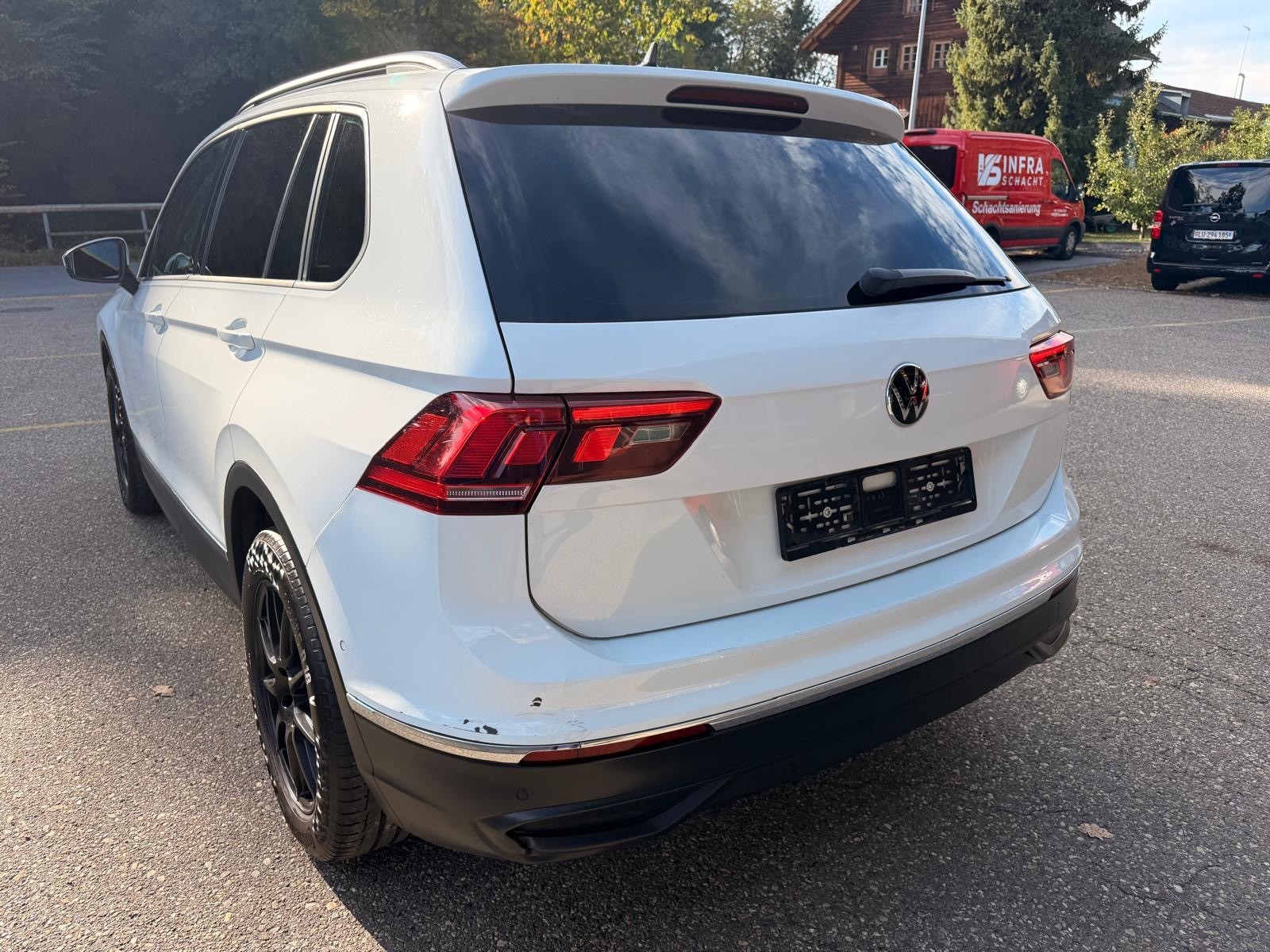 VW Tiguan 2.0 TDI SCR Life 4Motion DSG-image-2