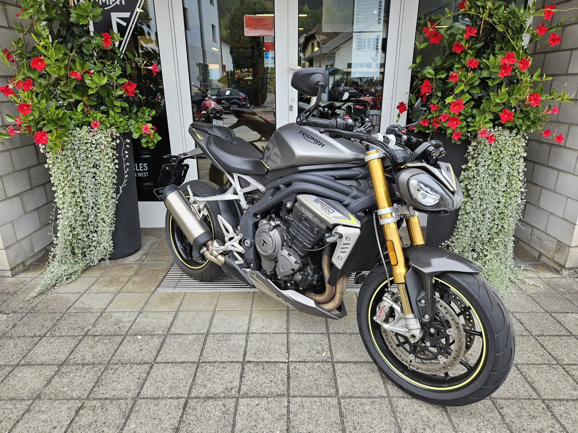 TRIUMPH Speed Triple 1200 RS-showroom-element-2