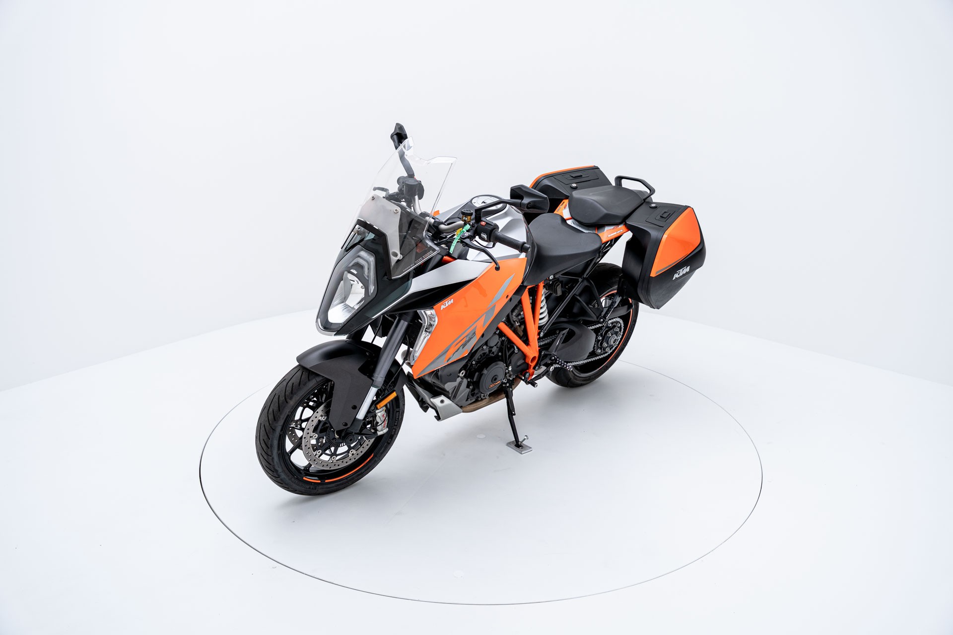 KTM 1290 Super Duke GT-showroom-element-2