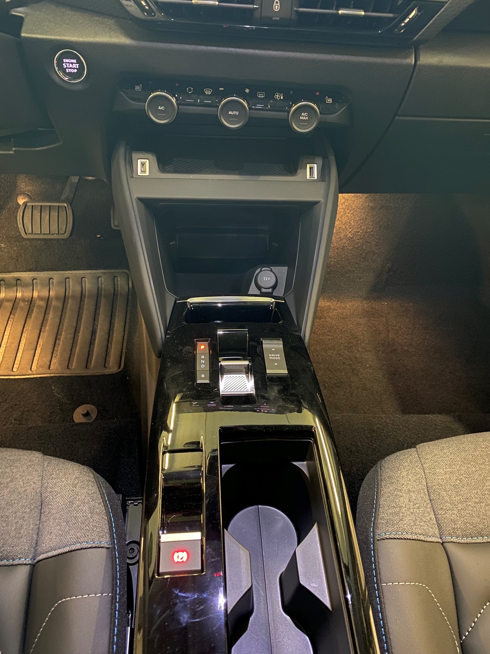 CITROEN C4 X 100 kW Shine-image-9