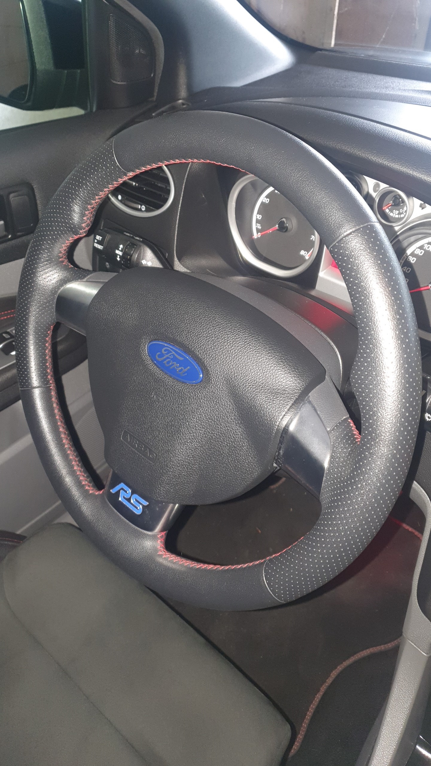 FORD Focus 2.5 Turbo RS500-image-2