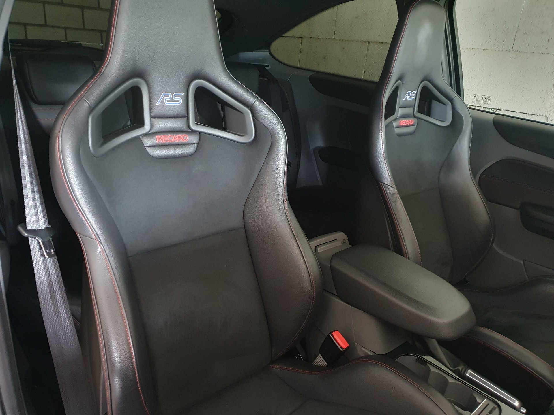 FORD Focus 2.5 Turbo RS500-image-4