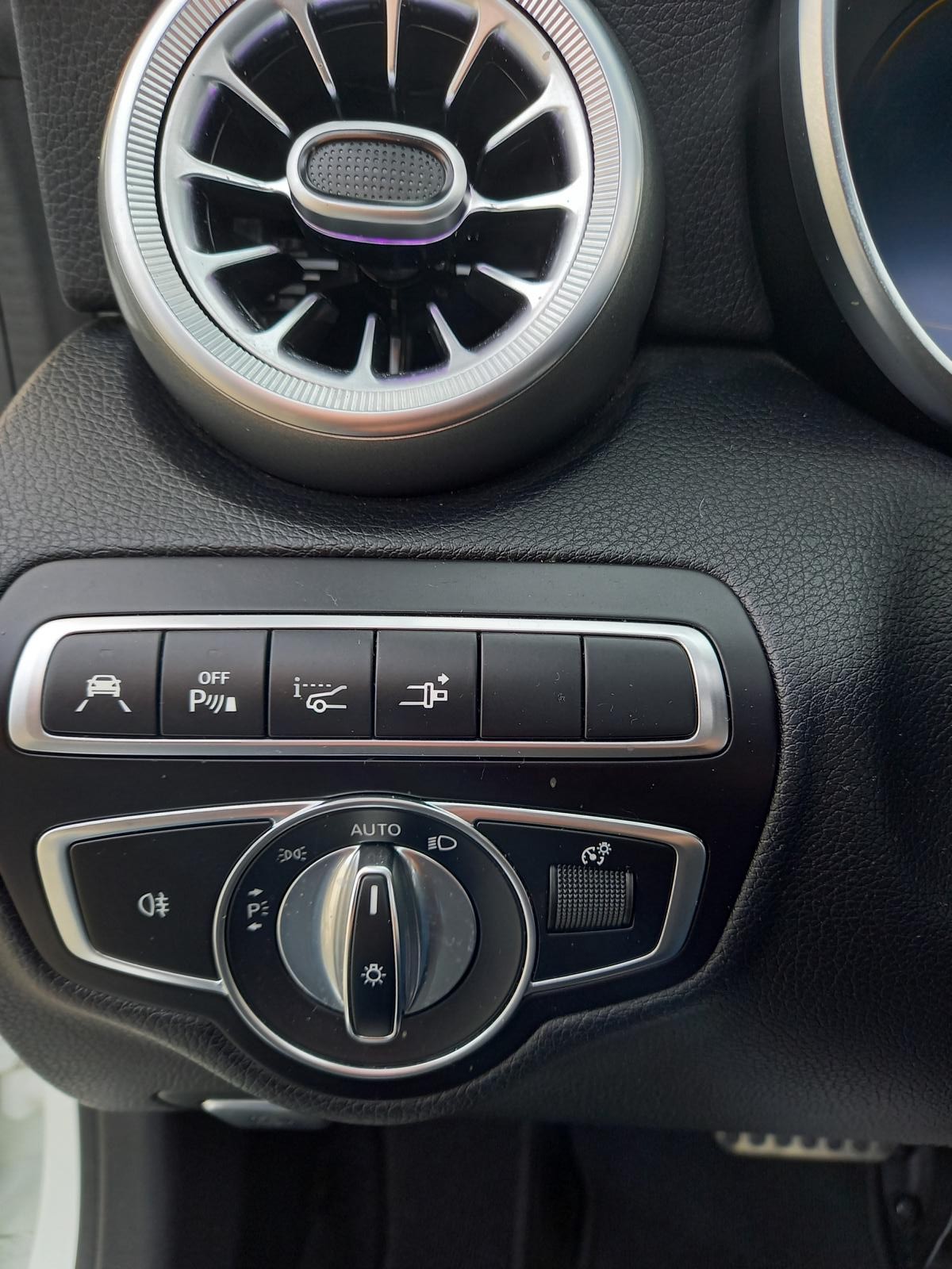 MERCEDES-BENZ C 63 AMG 9G-tronic-image-12