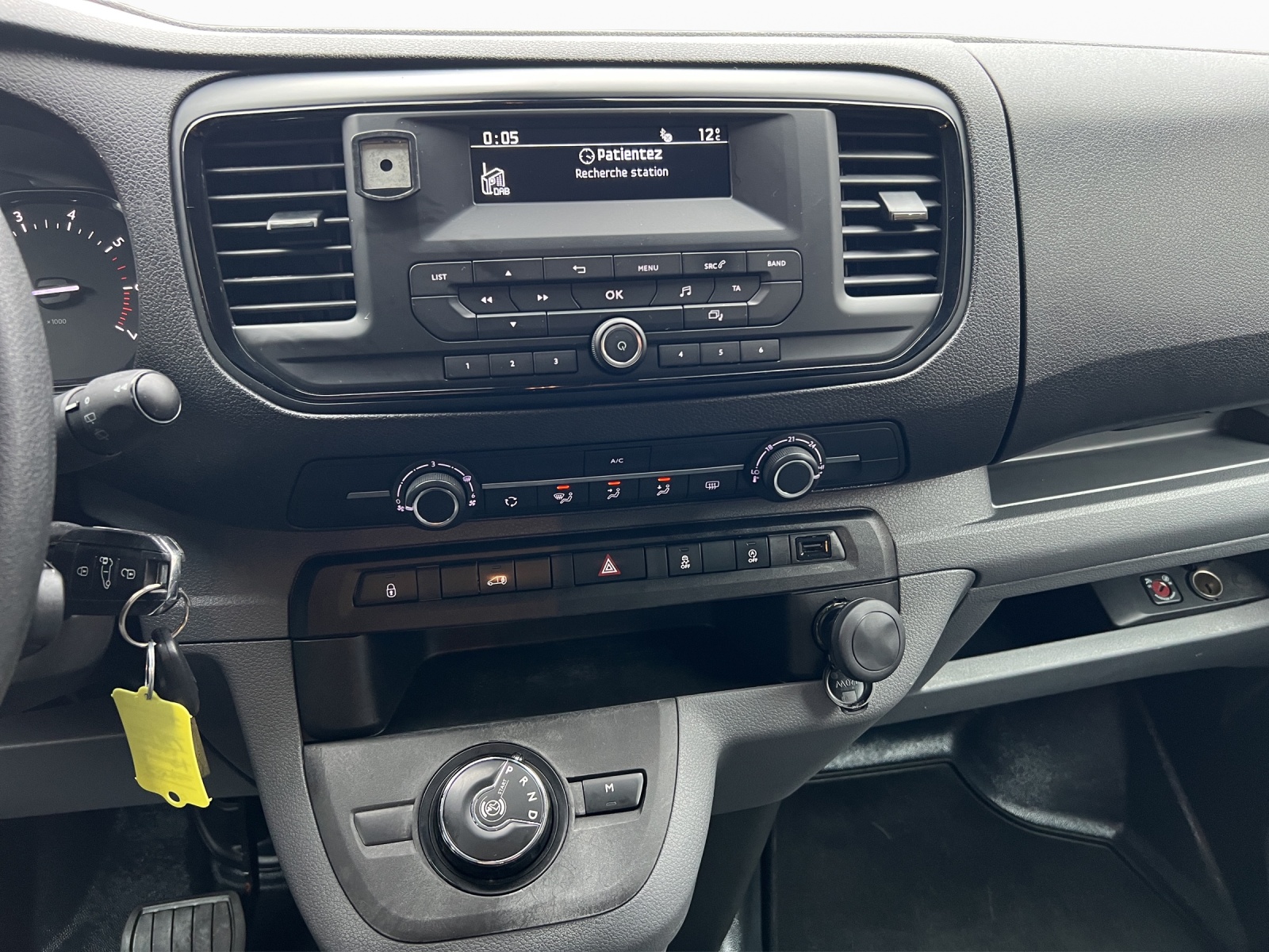 CITROEN Jumpy 2.0 BlueHDi 180 XL Komfort EAT8-image-9