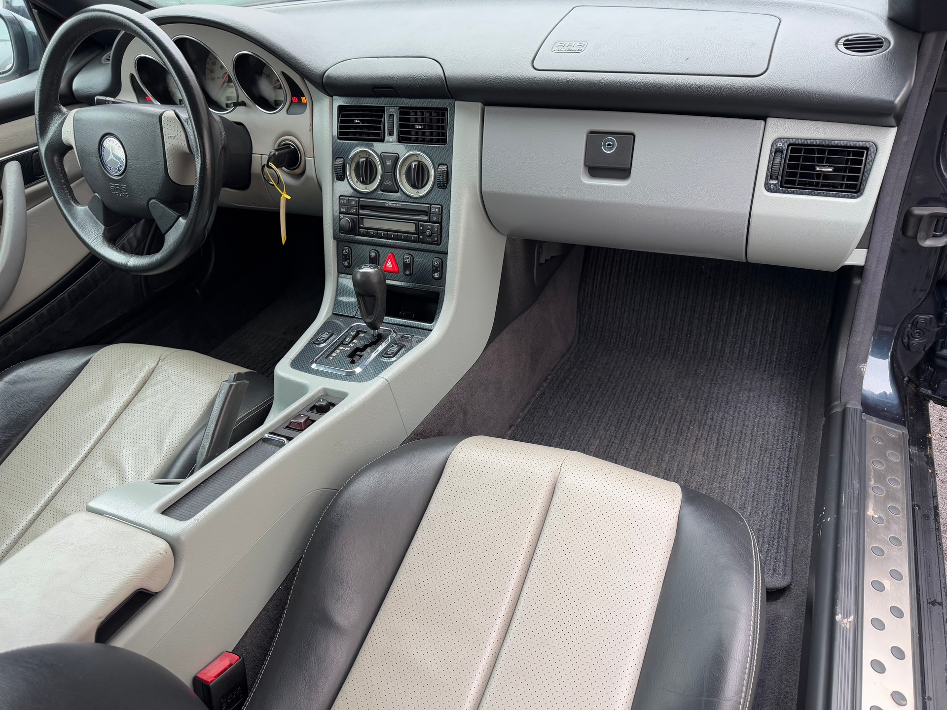 MERCEDES-BENZ SLK 200-image-11