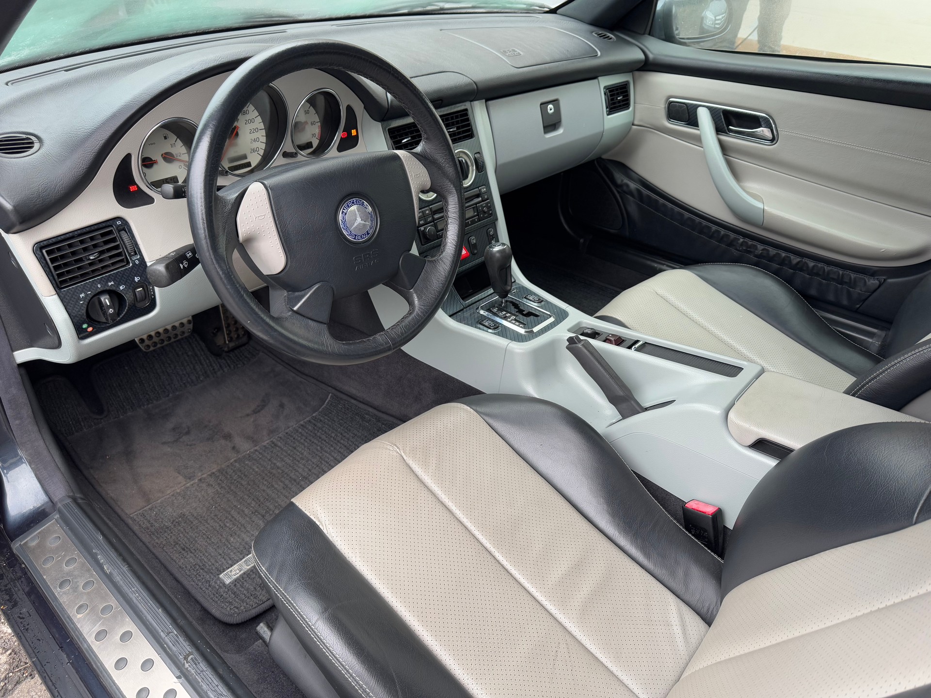 MERCEDES-BENZ SLK 200-image-8