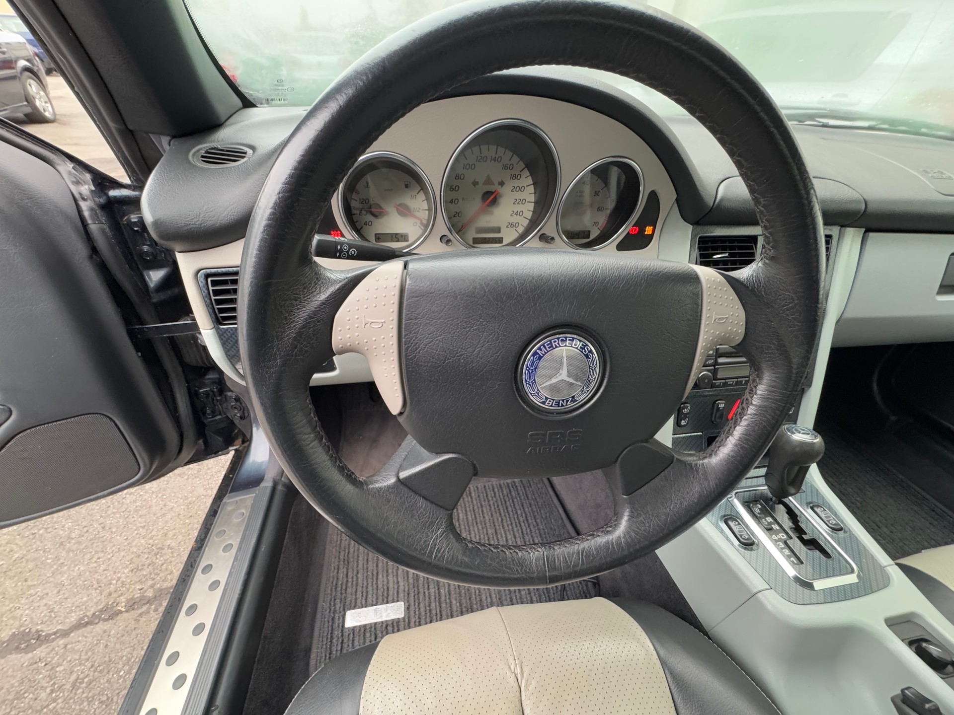 MERCEDES-BENZ SLK 200-image-10