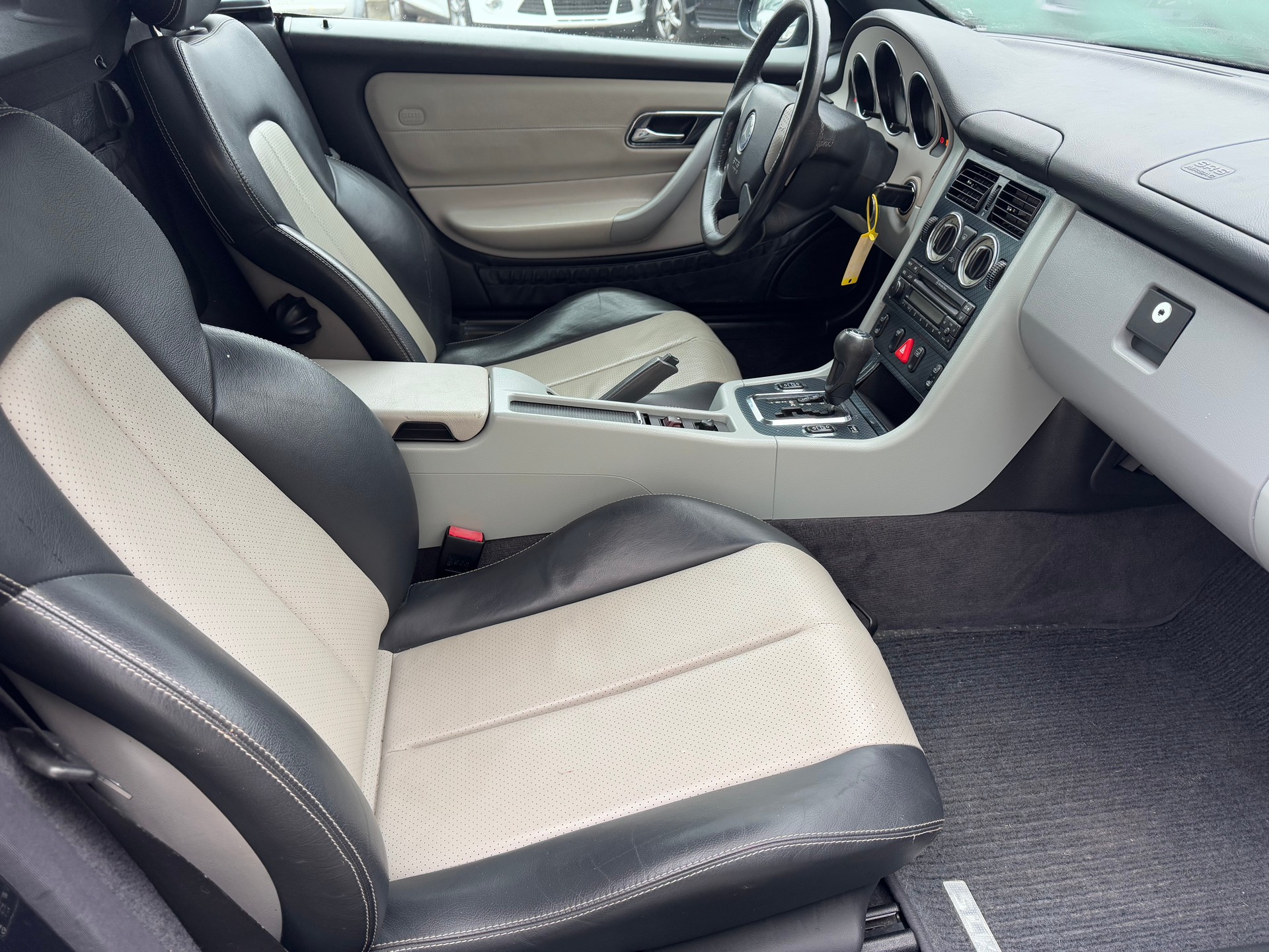 MERCEDES-BENZ SLK 200-image-14