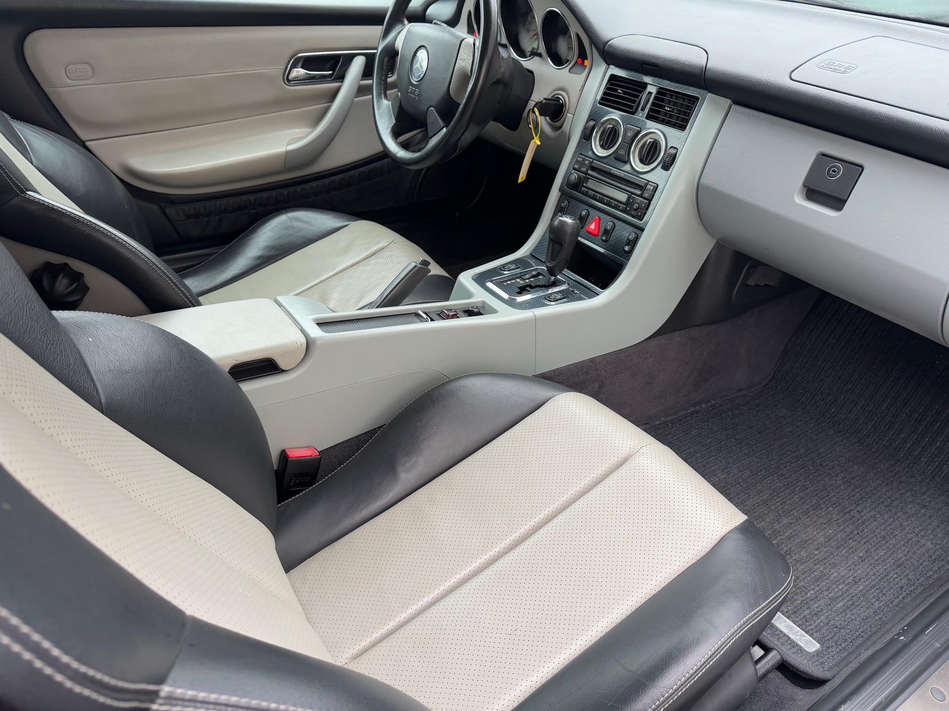 MERCEDES-BENZ SLK 200-image-13