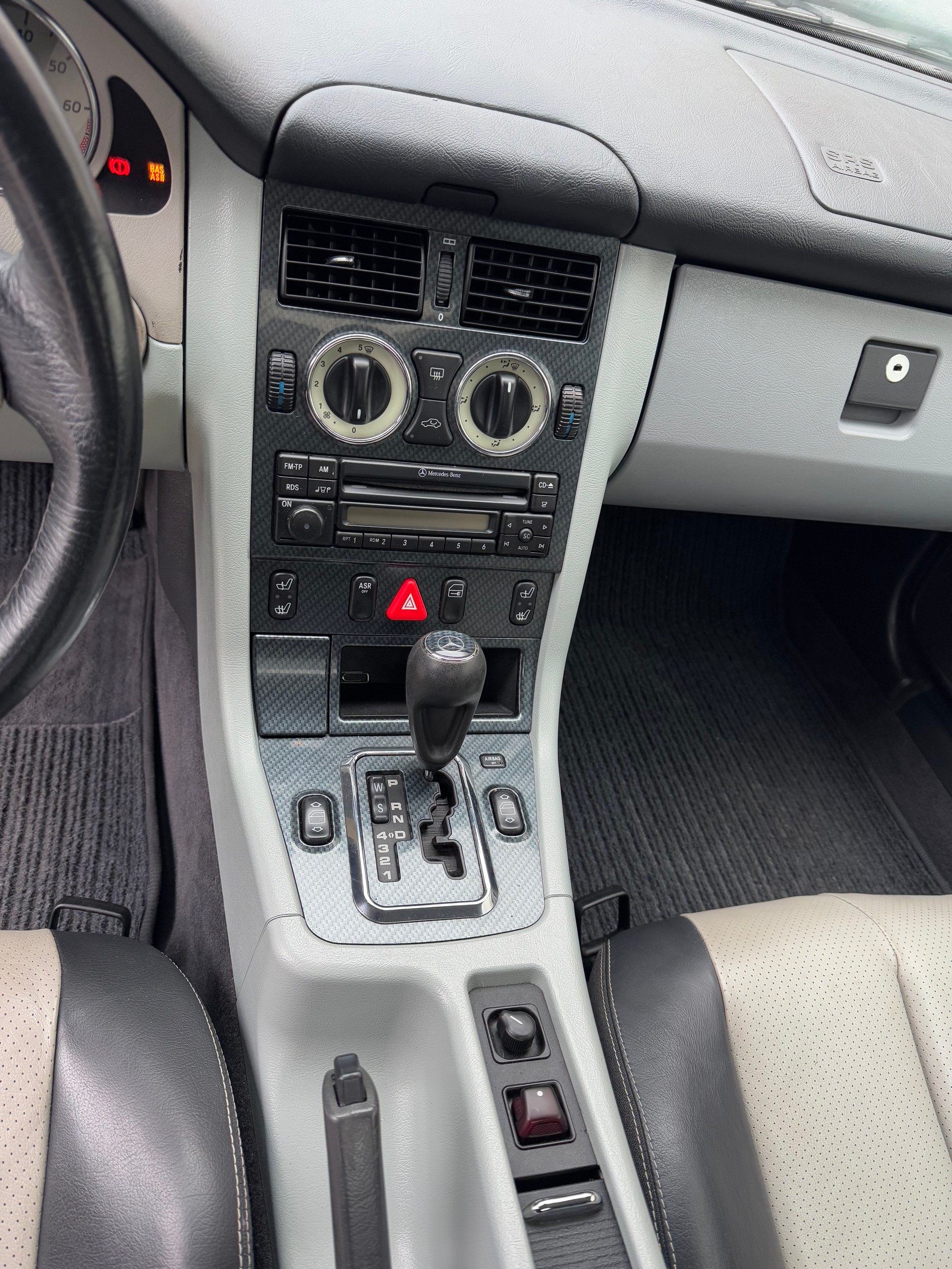 MERCEDES-BENZ SLK 200-image-12