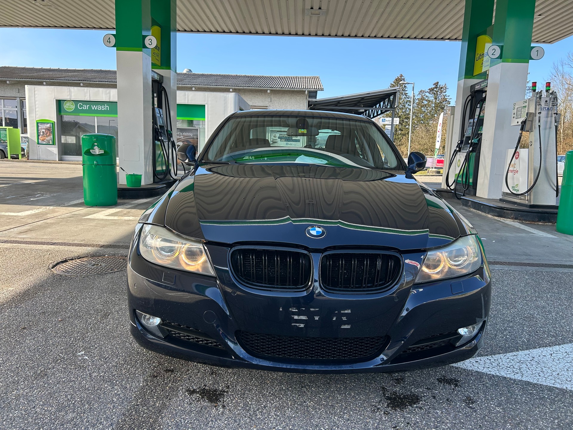 BMW 325i x-Drive-image-0