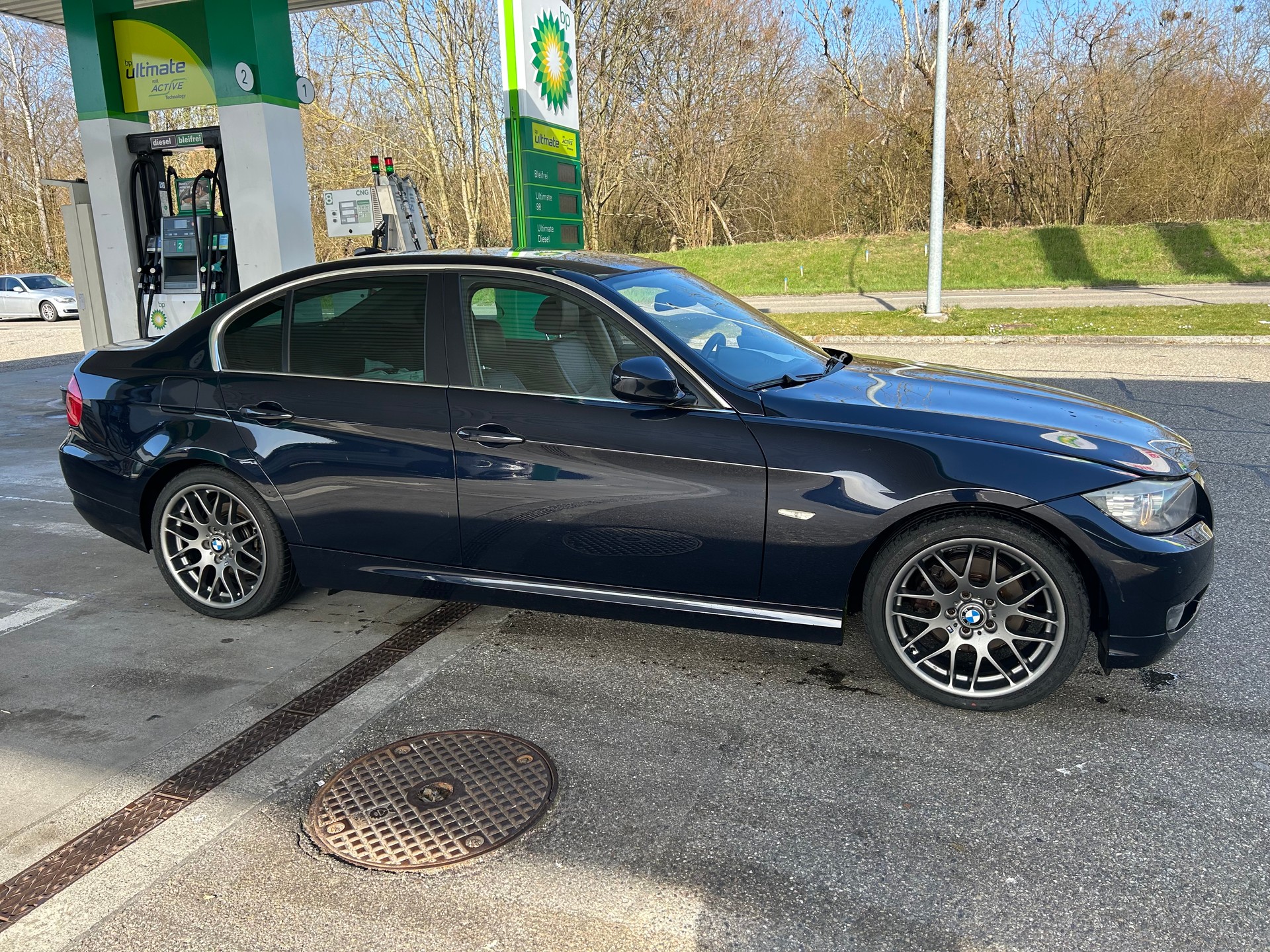 BMW 325i x-Drive-image-3
