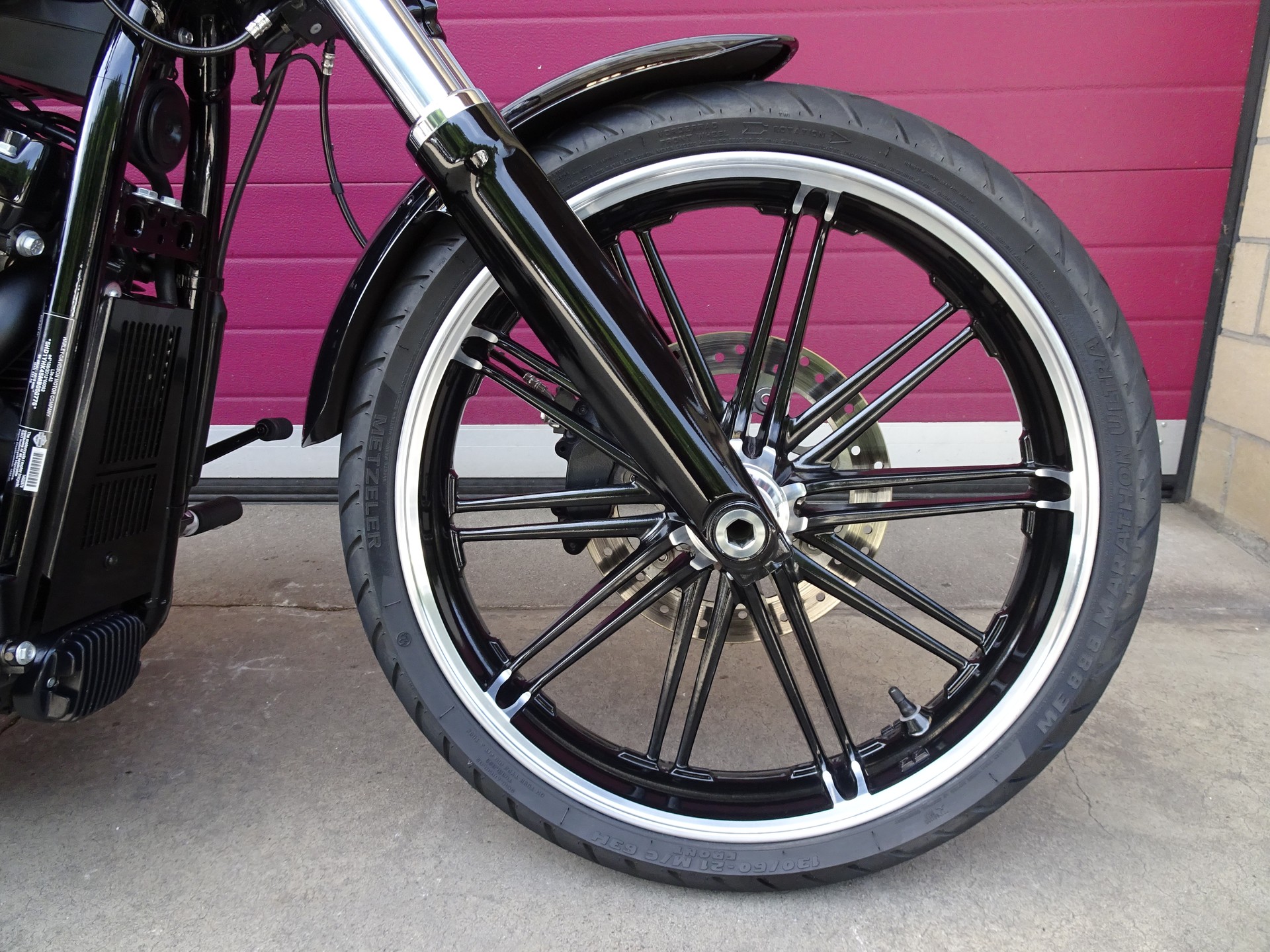 HARLEY-DAVIDSON FXBRS Breakout 114-showroom-element-1