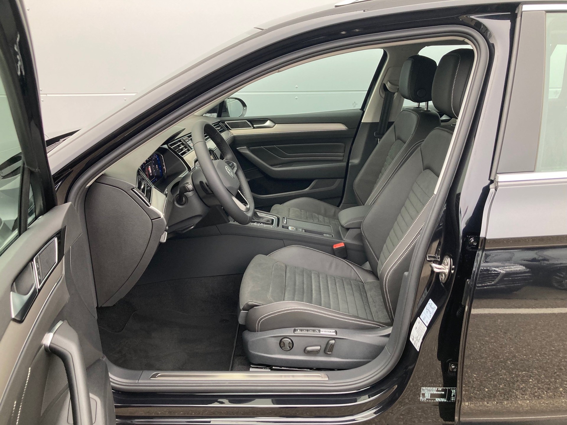 VW Elegance-image-7