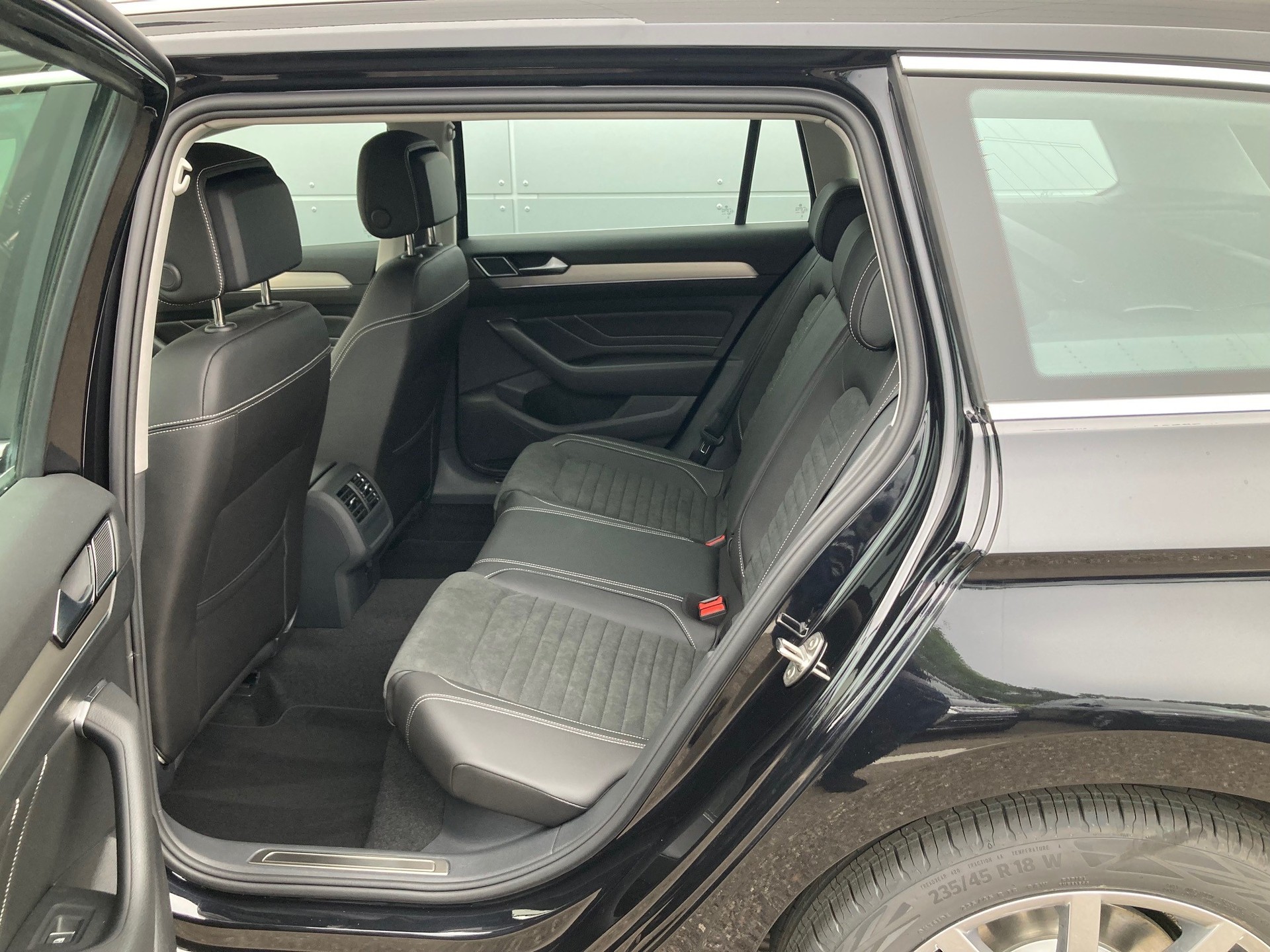 VW Elegance-image-8