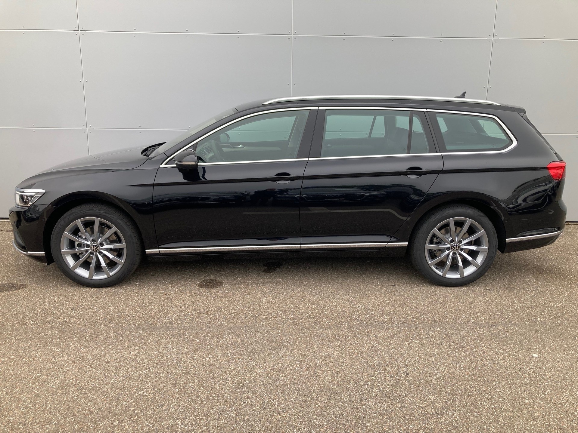 VW Elegance-image-1