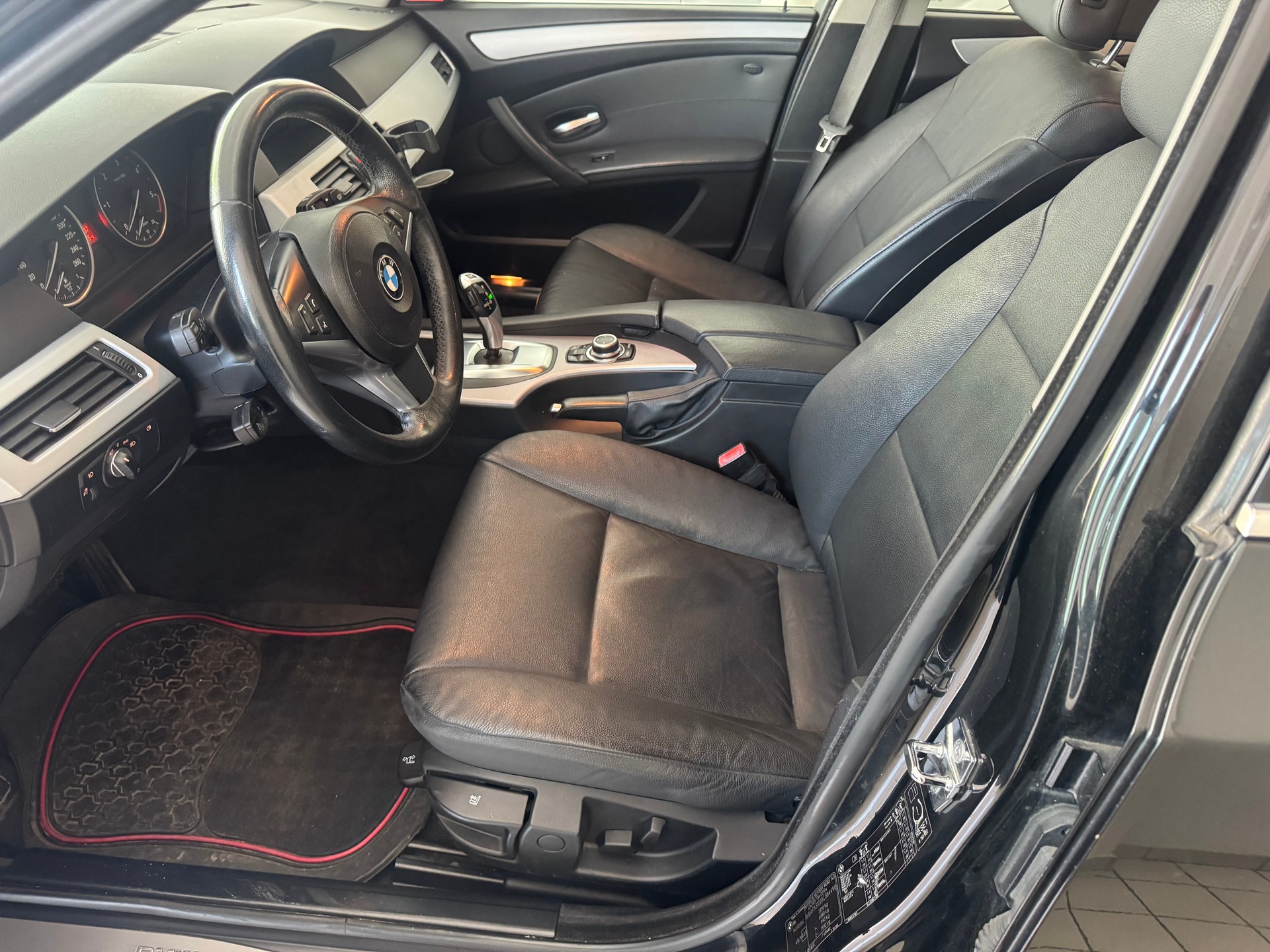 BMW 520d Touring Steptronic-image-12