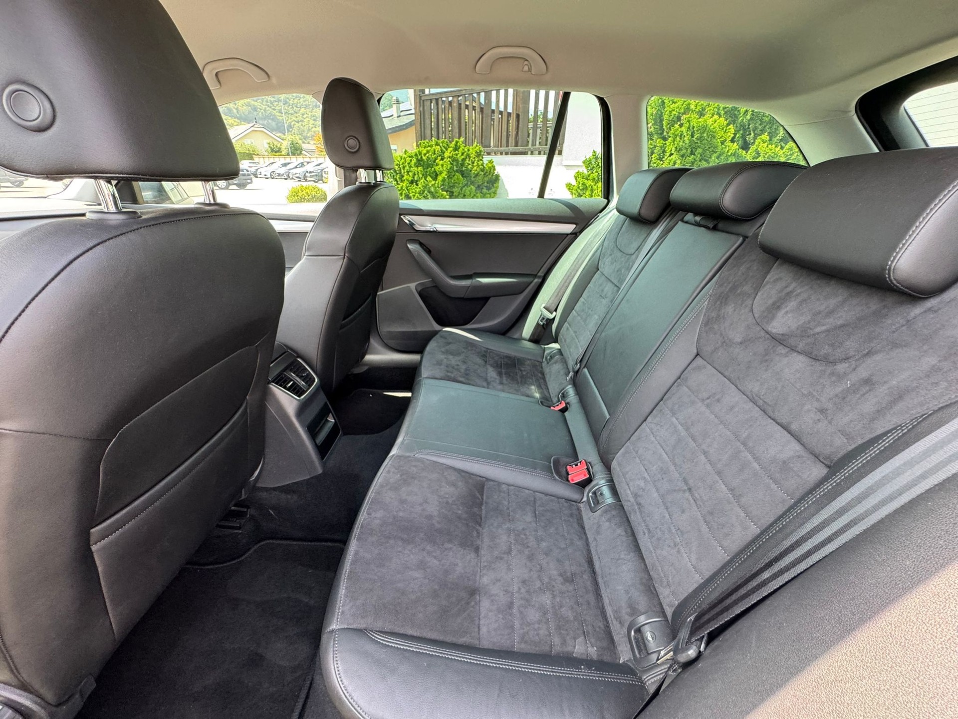 SKODA Octavia 1.8TSI Style 4x4-image-11