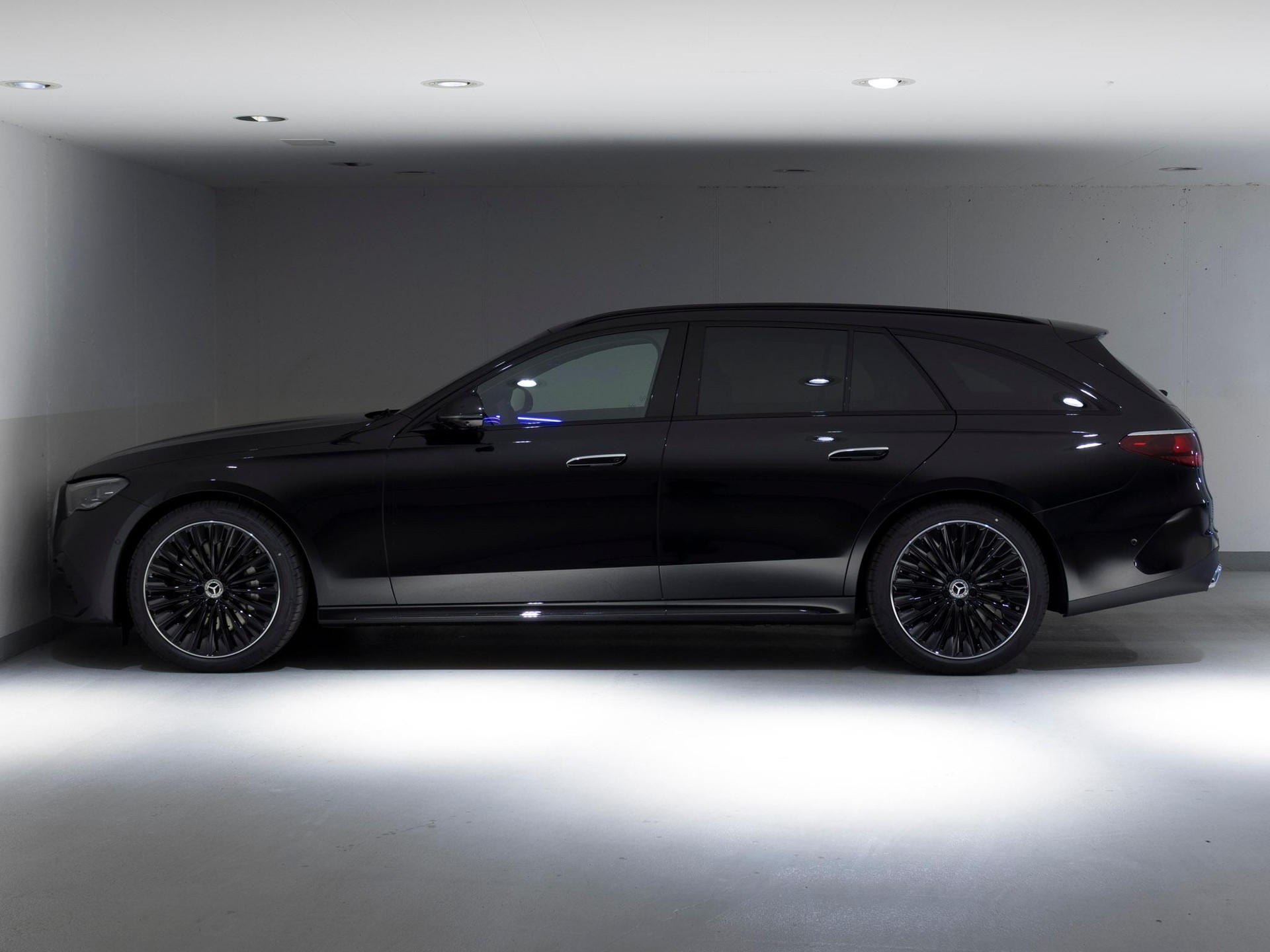MERCEDES-BENZ E 450 d 4MATIC T-Modell-image-5
