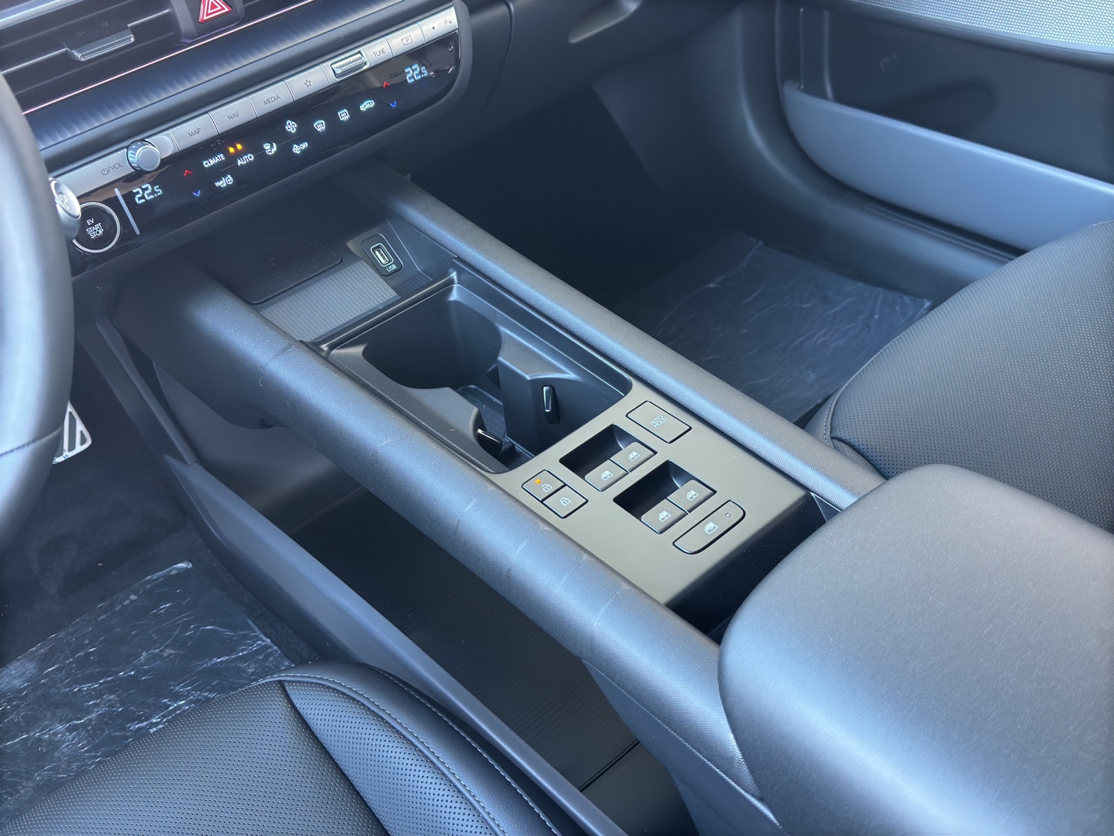 HYUNDAI Ioniq 6 Launch Edition 4WD 77.4kWh-image-8