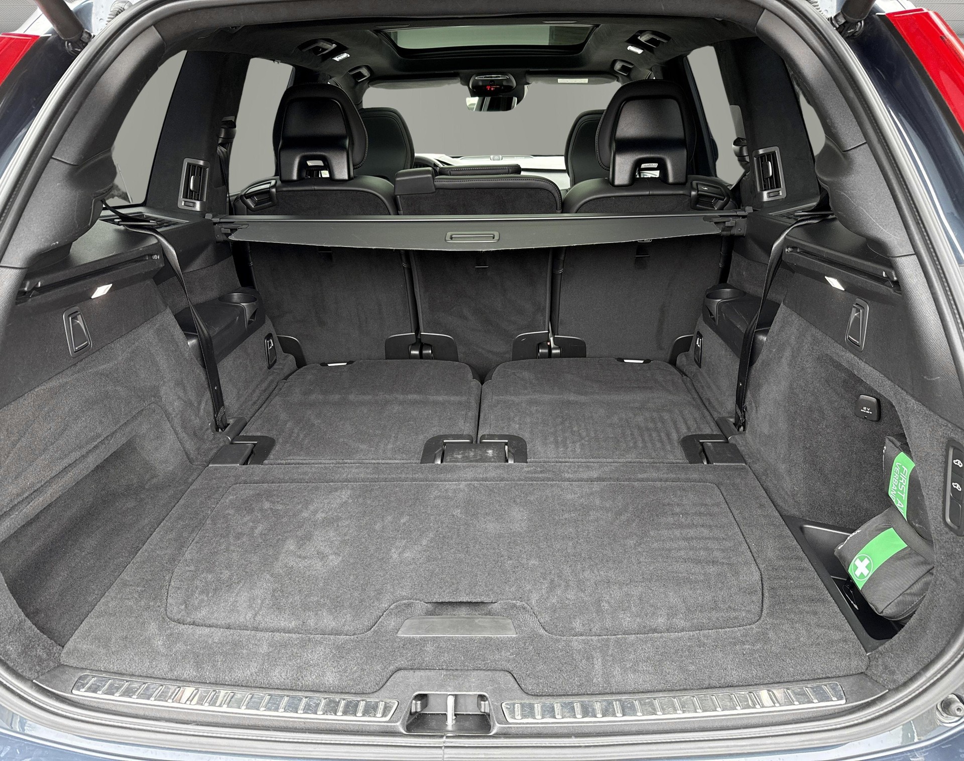 VOLVO XC90 T8 eAWD R-Design-image-6