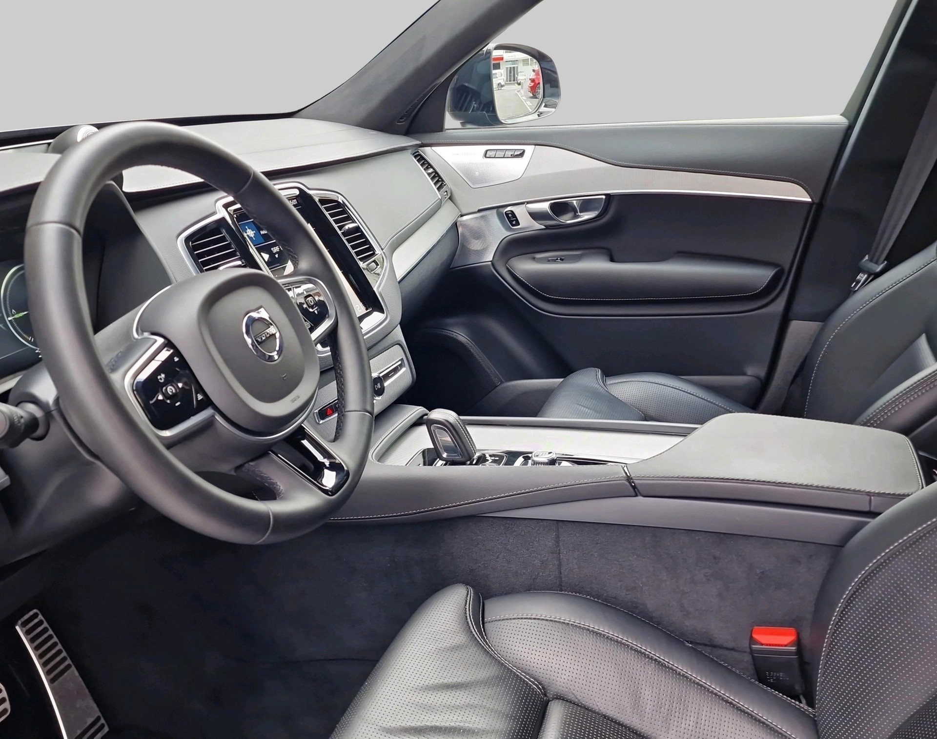 VOLVO XC90 T8 eAWD R-Design-image-16