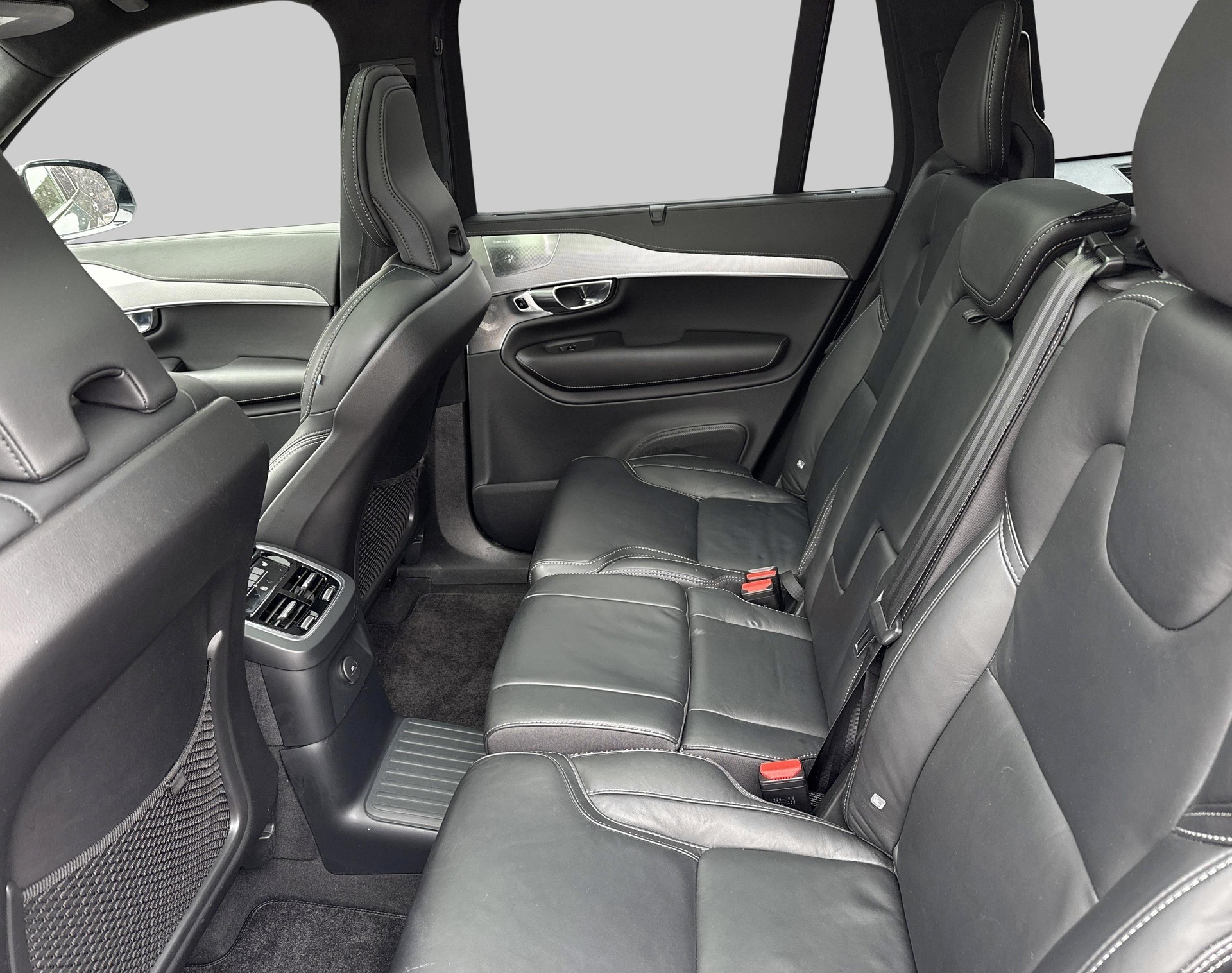 VOLVO XC90 T8 eAWD R-Design-image-4