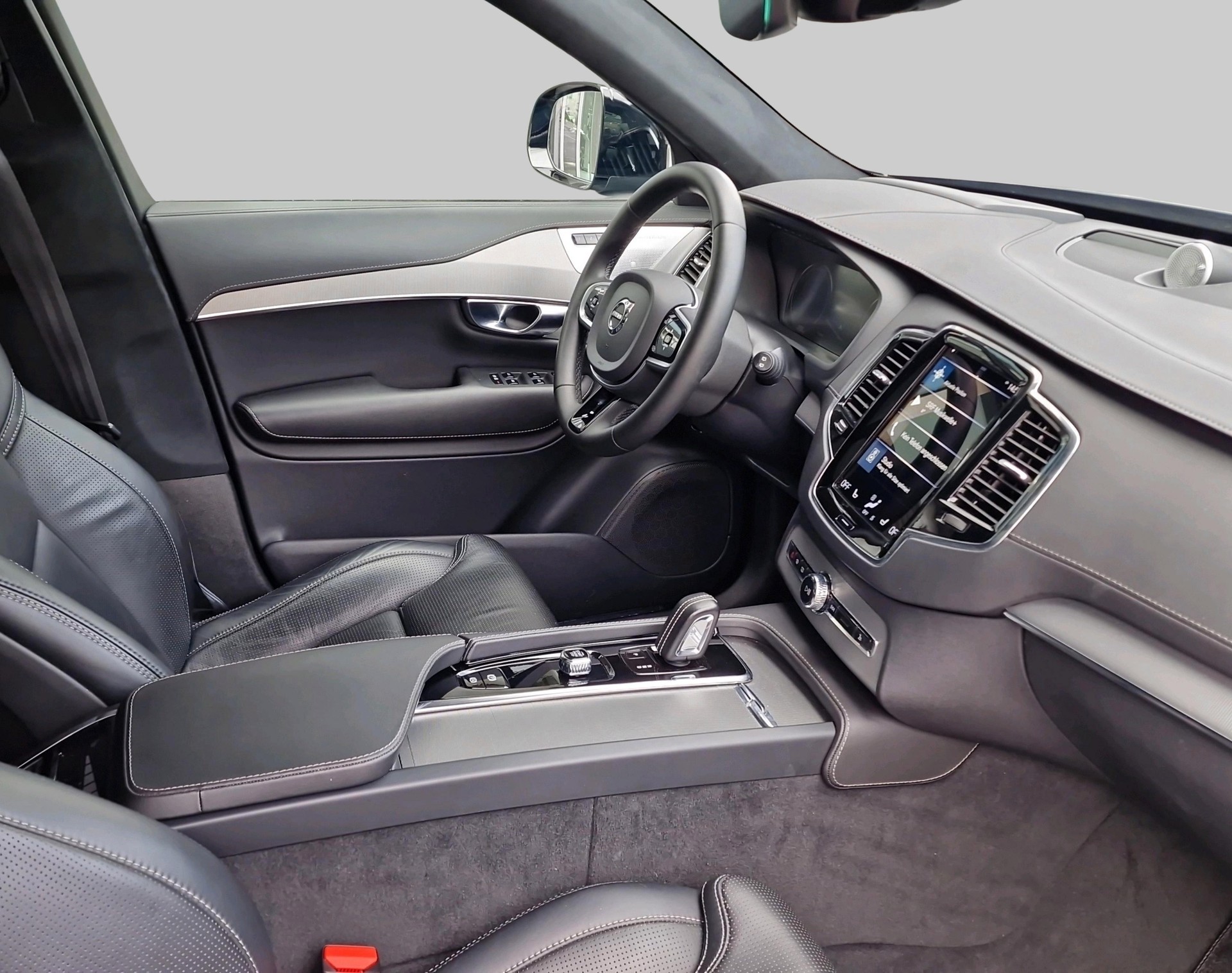 VOLVO XC90 T8 eAWD R-Design-image-4