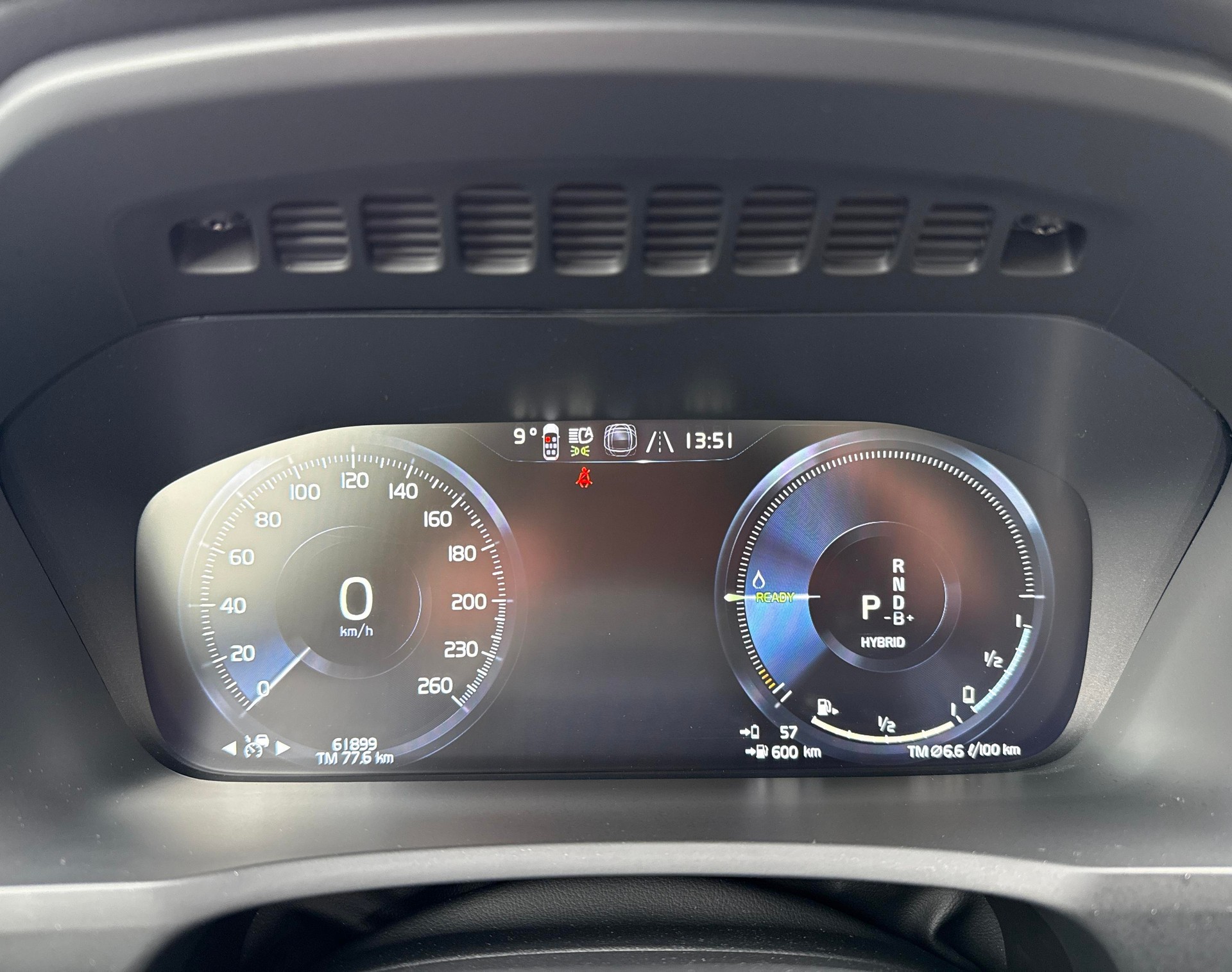 VOLVO XC90 T8 eAWD R-Design-image-13