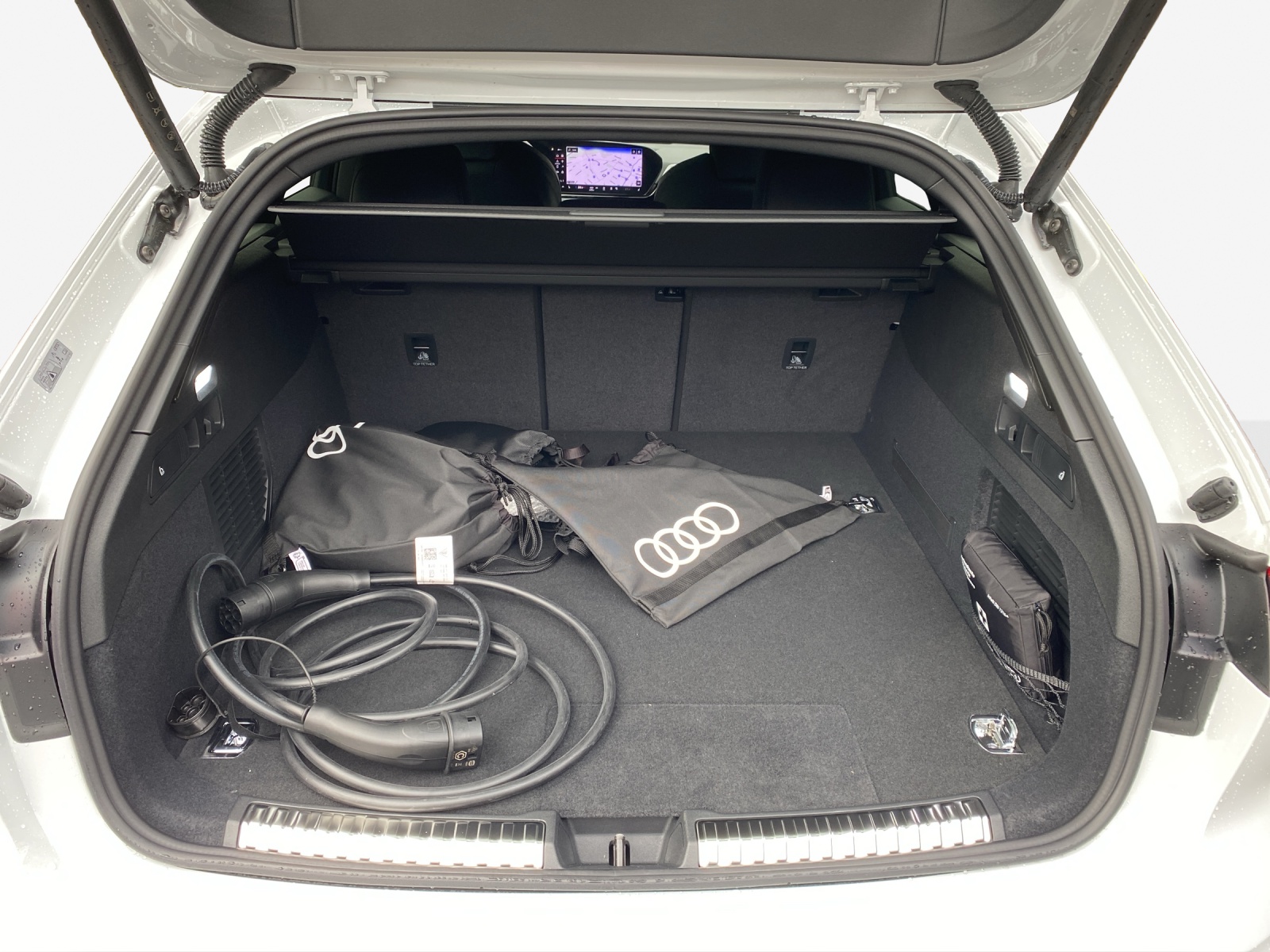 AUDI A5 Avant e-hybrid quattro 270 kW S tronic-image-12