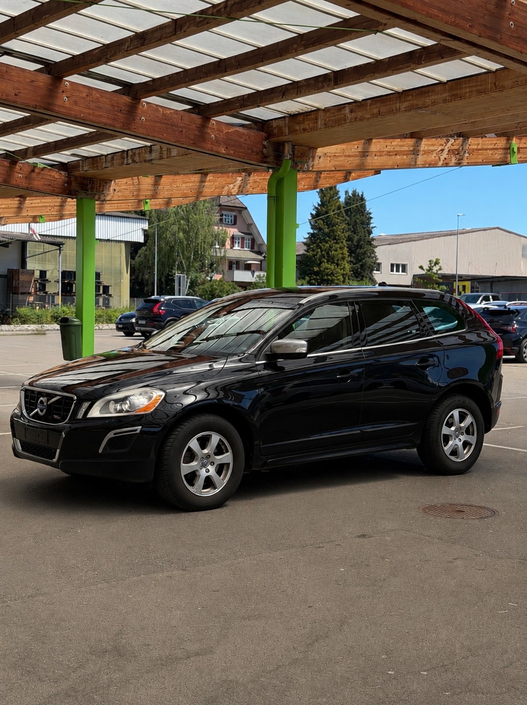 VOLVO XC60 D5 AWD R-Design-image-2