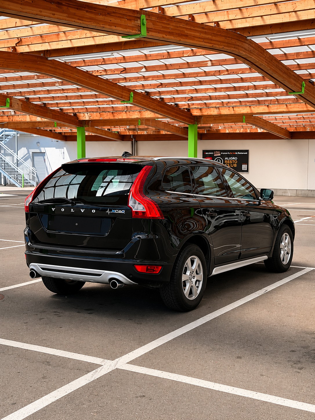 VOLVO XC60 D5 AWD R-Design-image-5