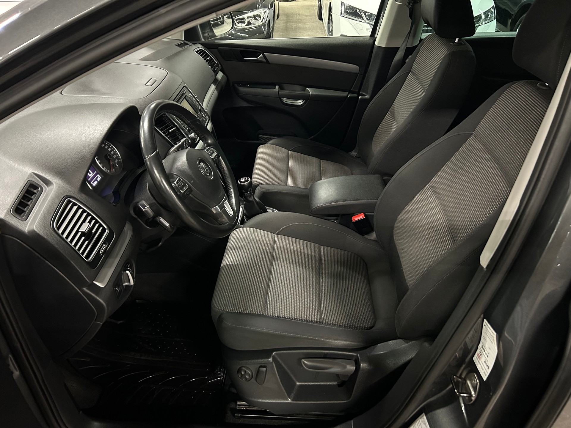 VW Sharan 2.0 TDI 4Motion 7 Plätze-image-9