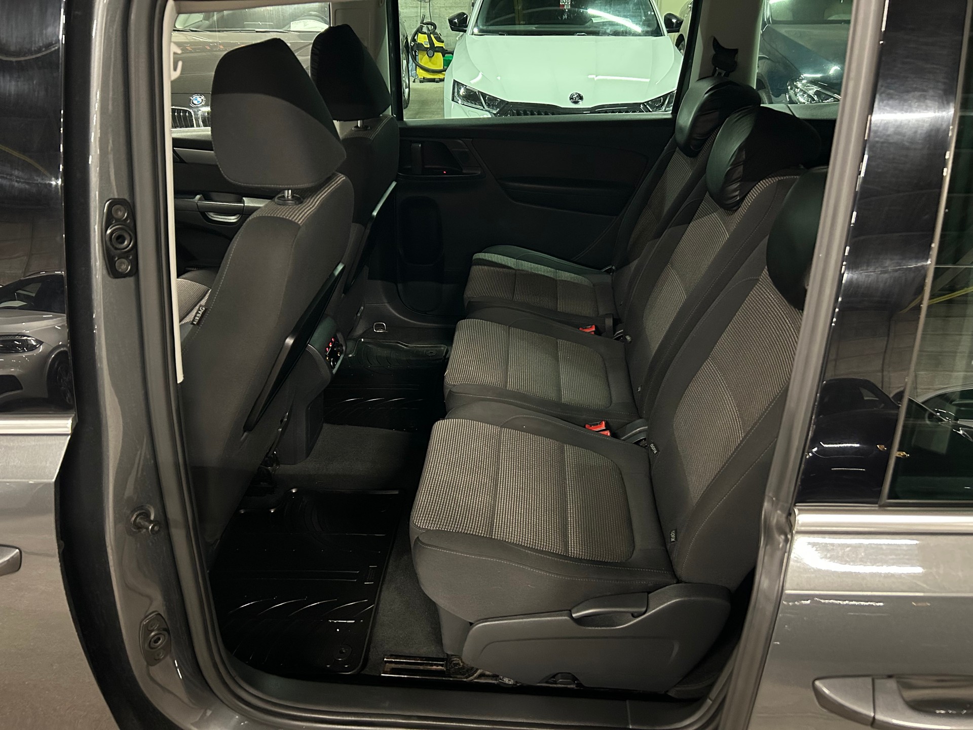 VW Sharan 2.0 TDI 4Motion 7 Plätze-image-12