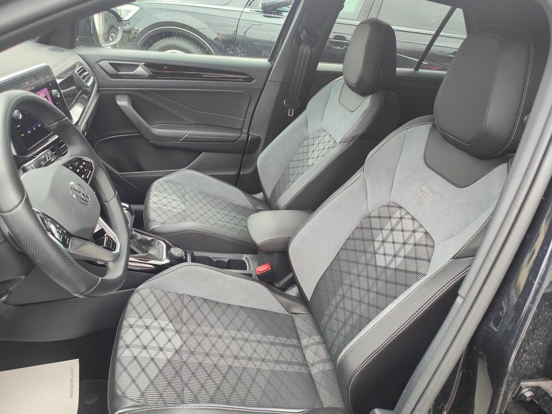 VW T-Roc 2.0 TSI R-Line DSG 4Motion-image-11