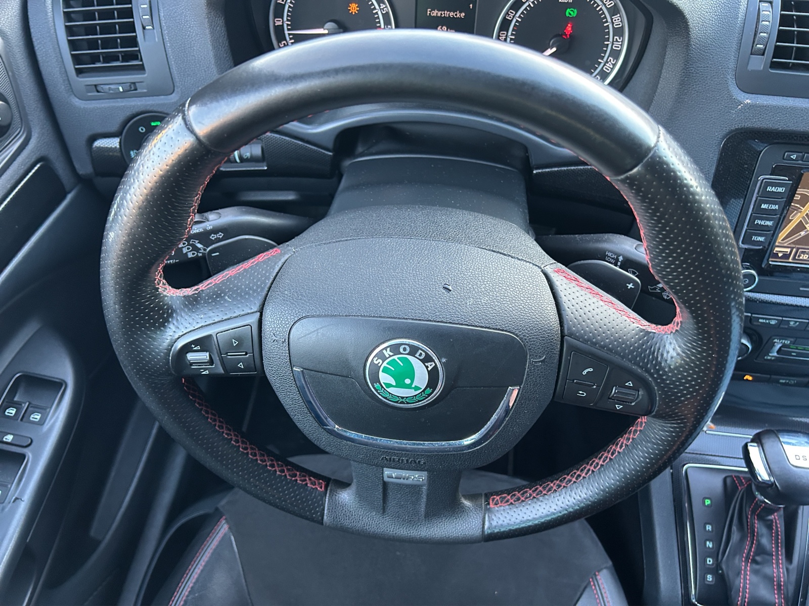 SKODA Octavia Combi 2.0 TDI RS DSG-image-15