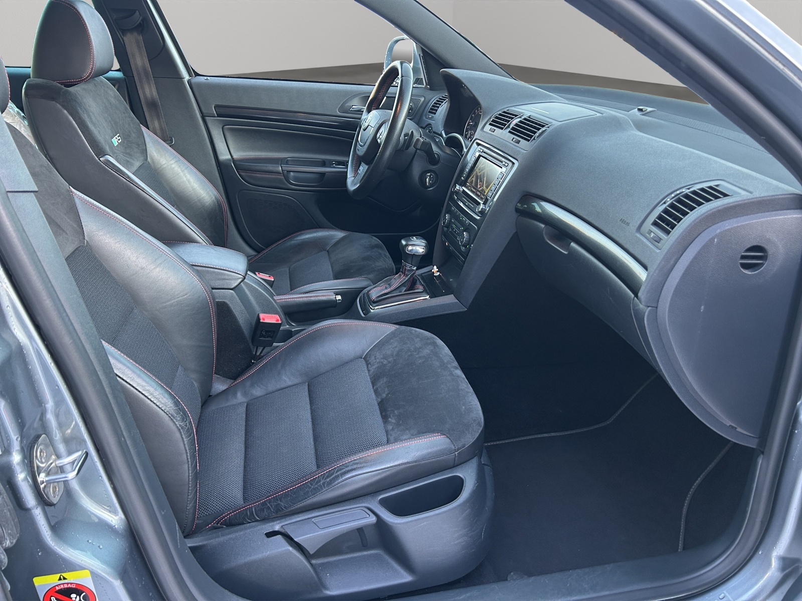 SKODA Octavia Combi 2.0 TDI RS DSG-image-10