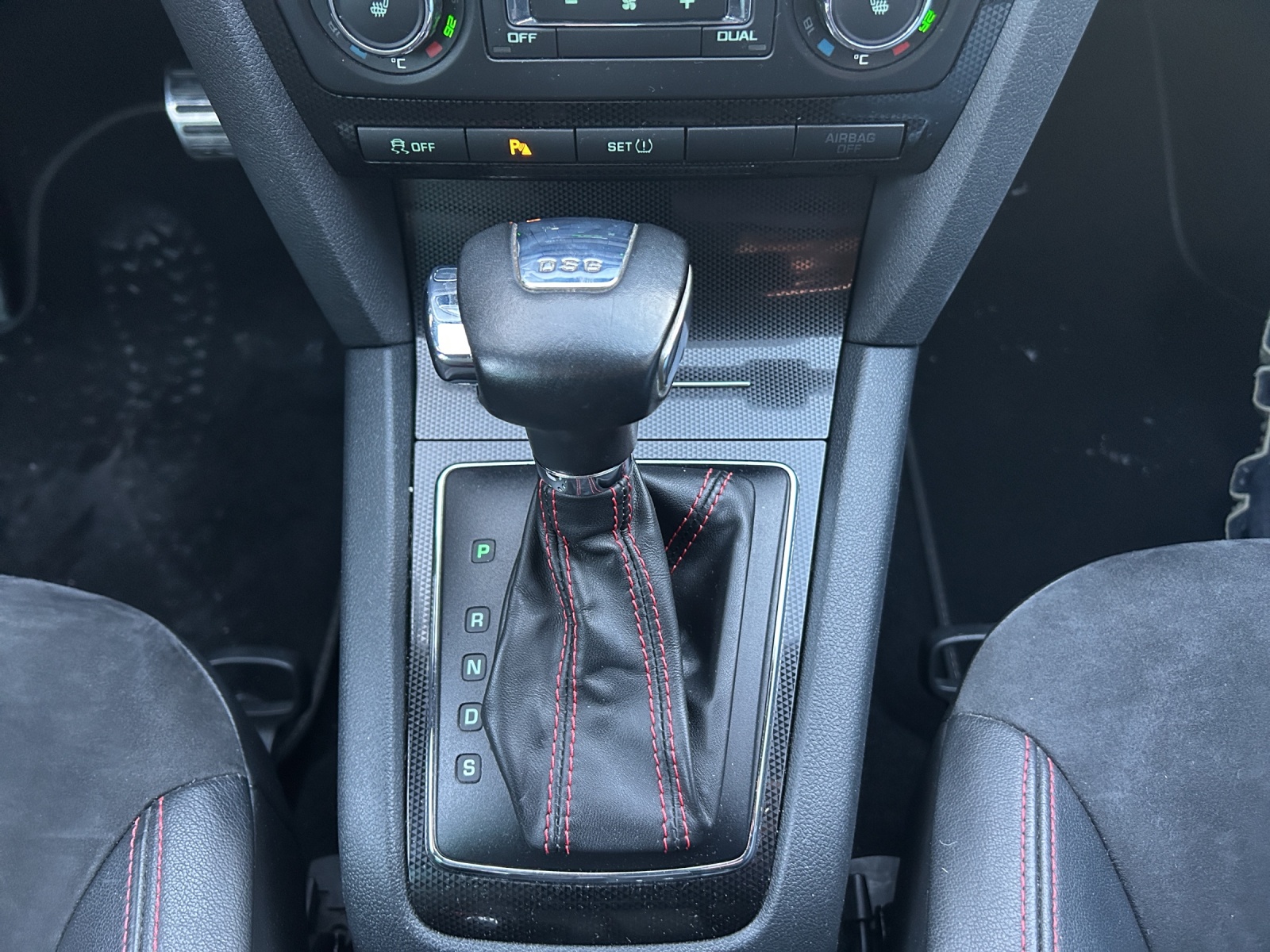 SKODA Octavia Combi 2.0 TDI RS DSG-image-12