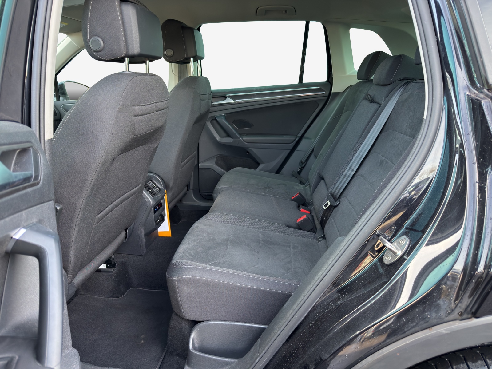 VW Tiguan 2.0 TDI SCR Elegance 4Motion DSG-image-11