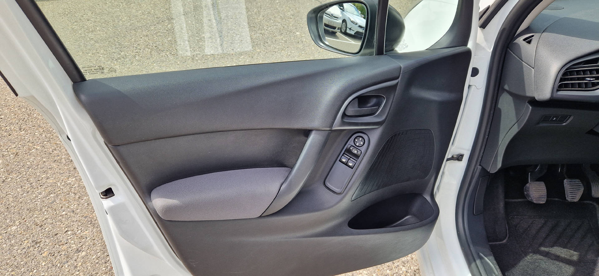 CITROEN C3 1.2 PureTech Attraction-image-2