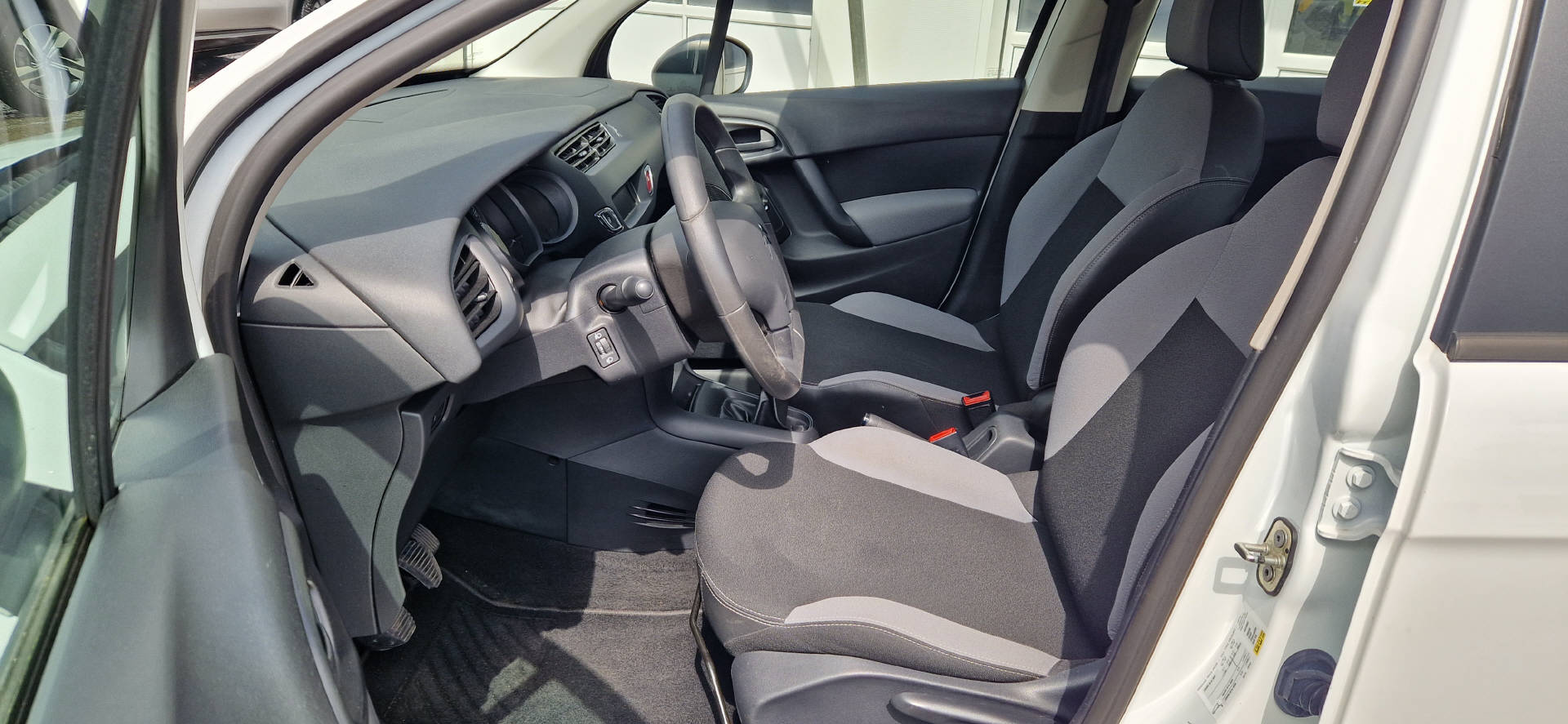 CITROEN C3 1.2 PureTech Attraction-image-3