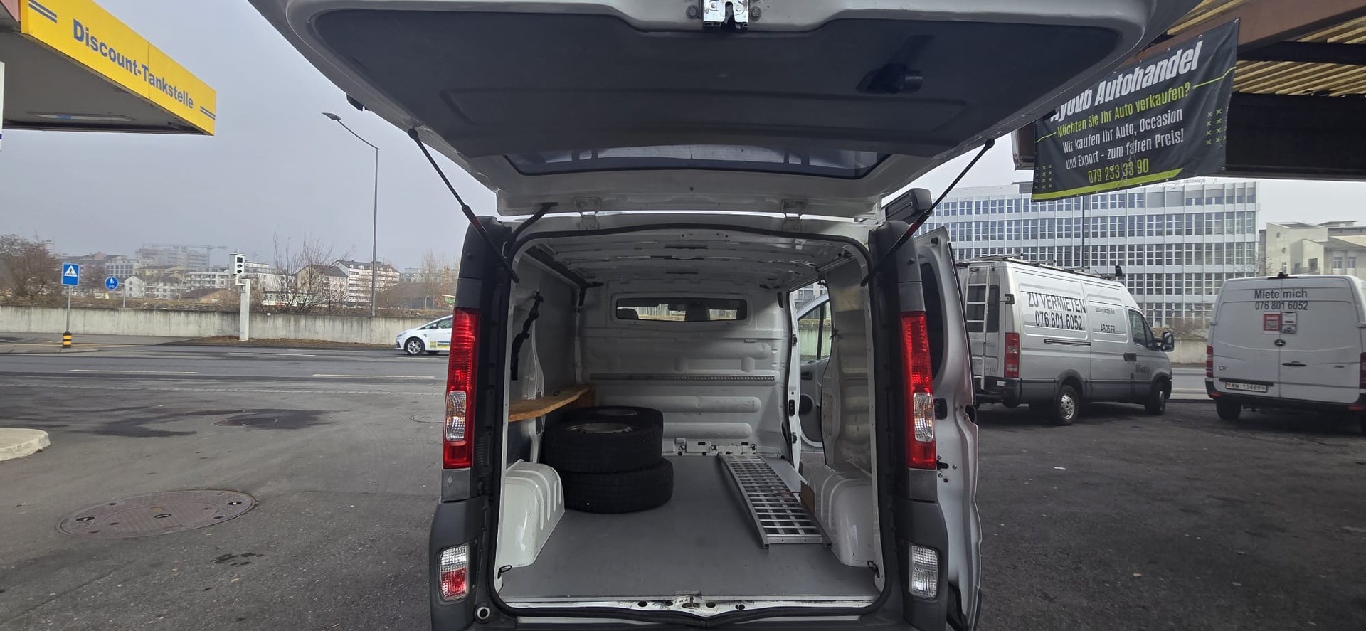 RENAULT Trafic 2.5 dCi 2.9t L1H1-image-11