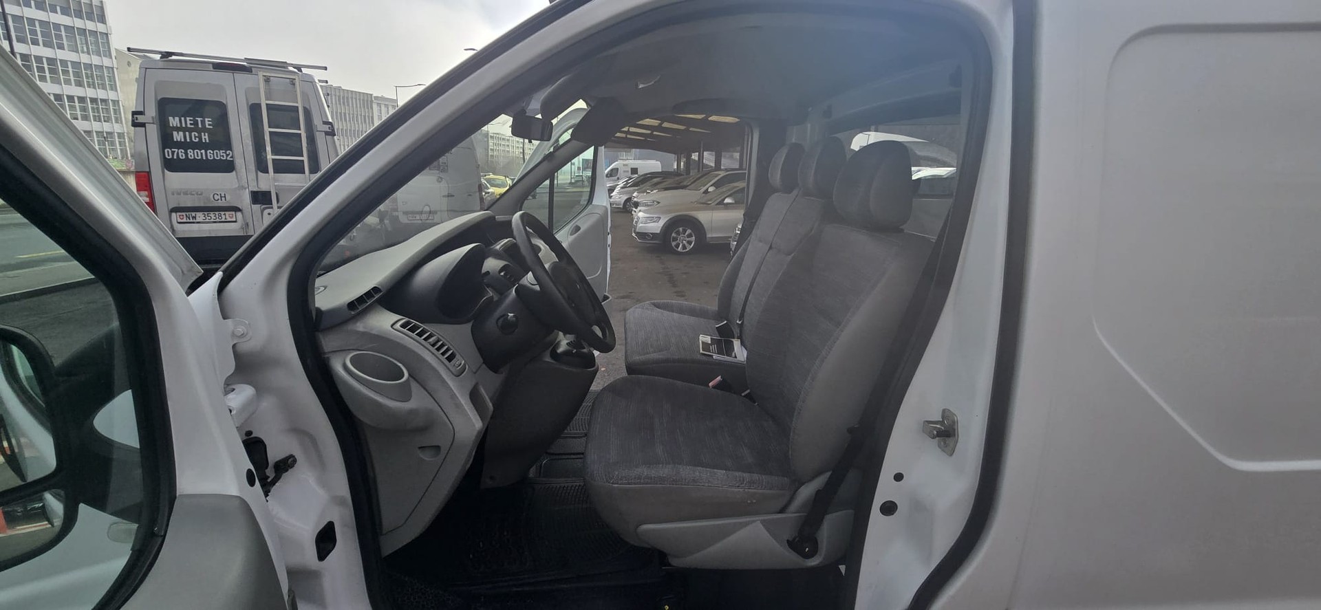 RENAULT Trafic 2.5 dCi 2.9t L1H1-image-10