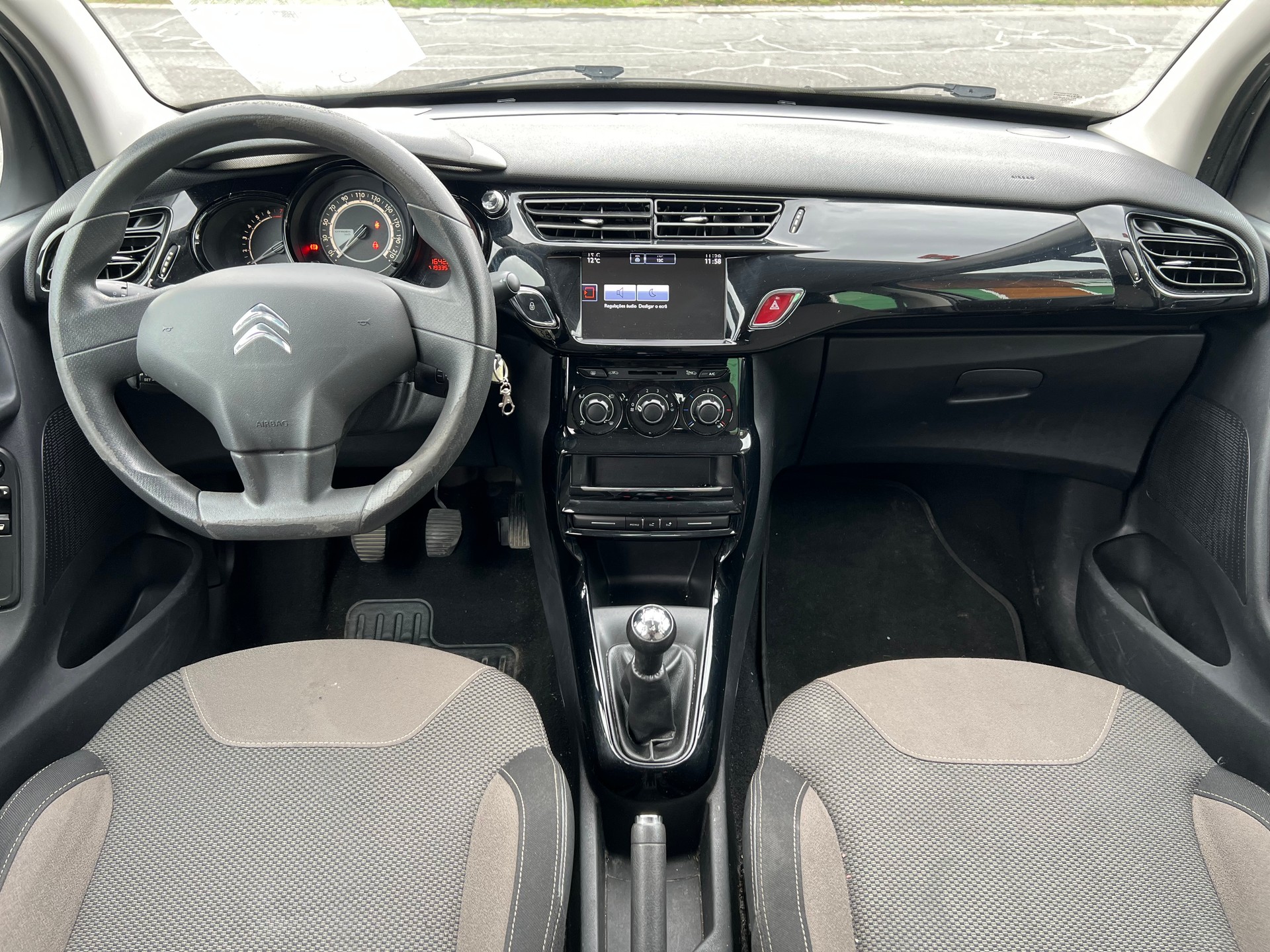 CITROEN C3 1.2i Attraction-image-12